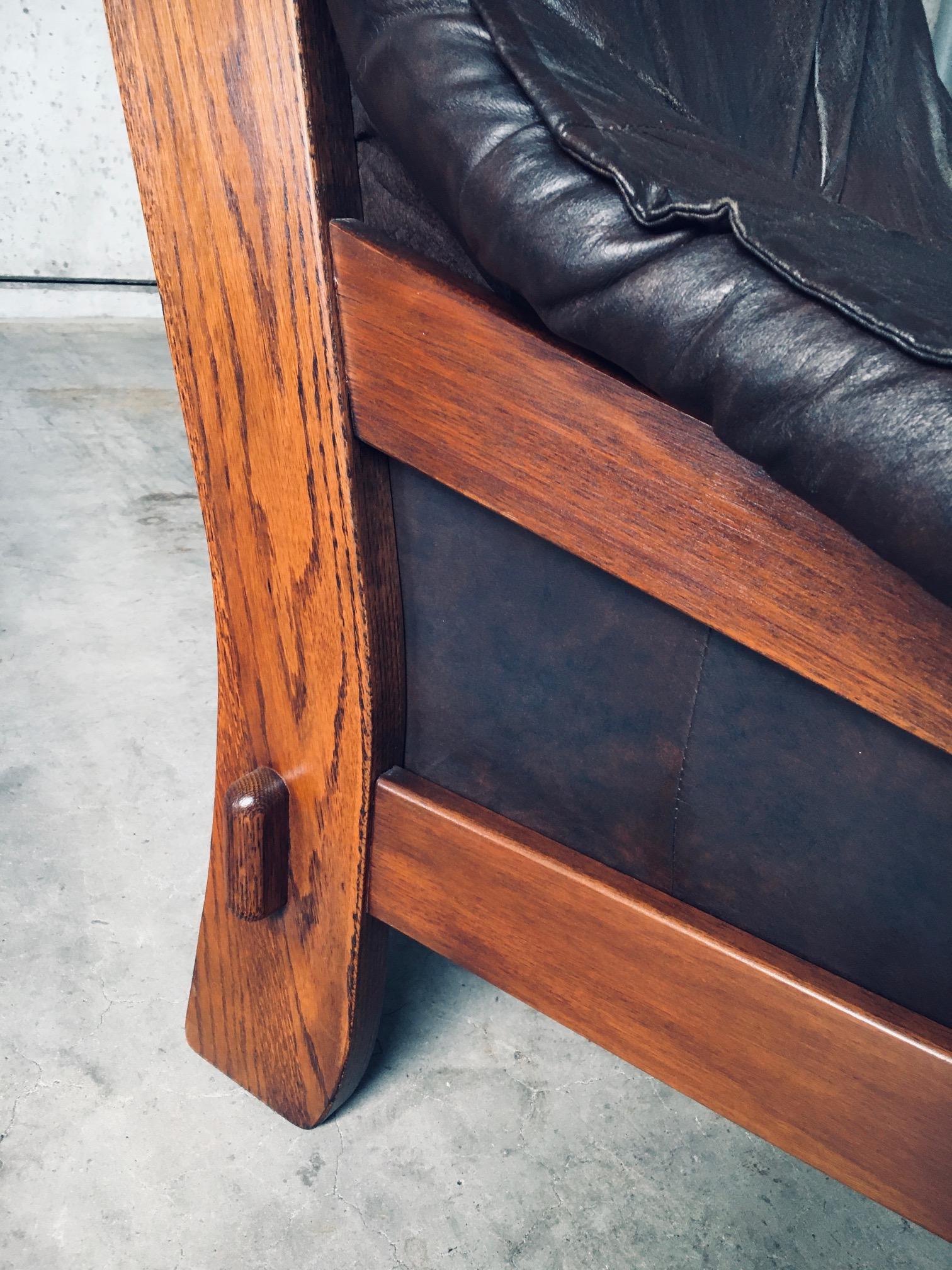 1970's Brutalist Design Leder & Eiche Lounge Stühle im Angebot 14
