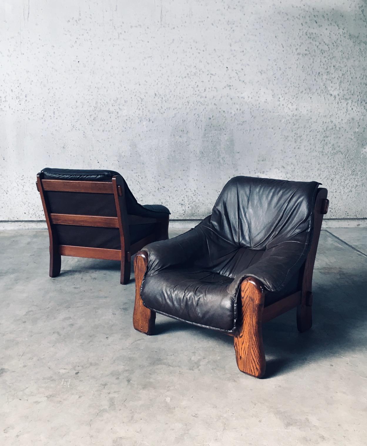 1970's Brutalist Design Leder & Eiche Lounge Stühle im Angebot 1