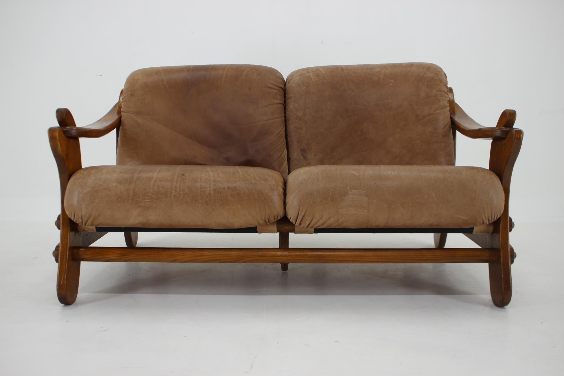 - good original condition 
- sturdy and stable 
- patinated leather.