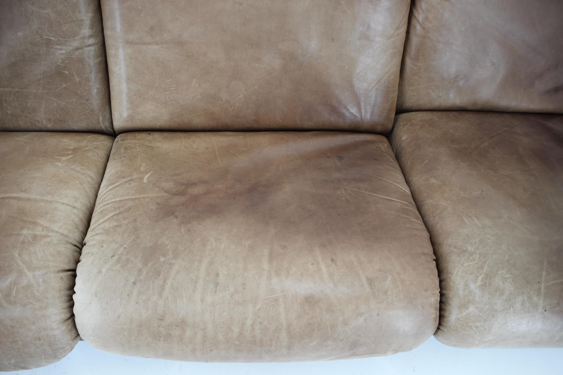1970s Brutalist Dutch Oak and Leather 3 Seater Sofa For Sale 7