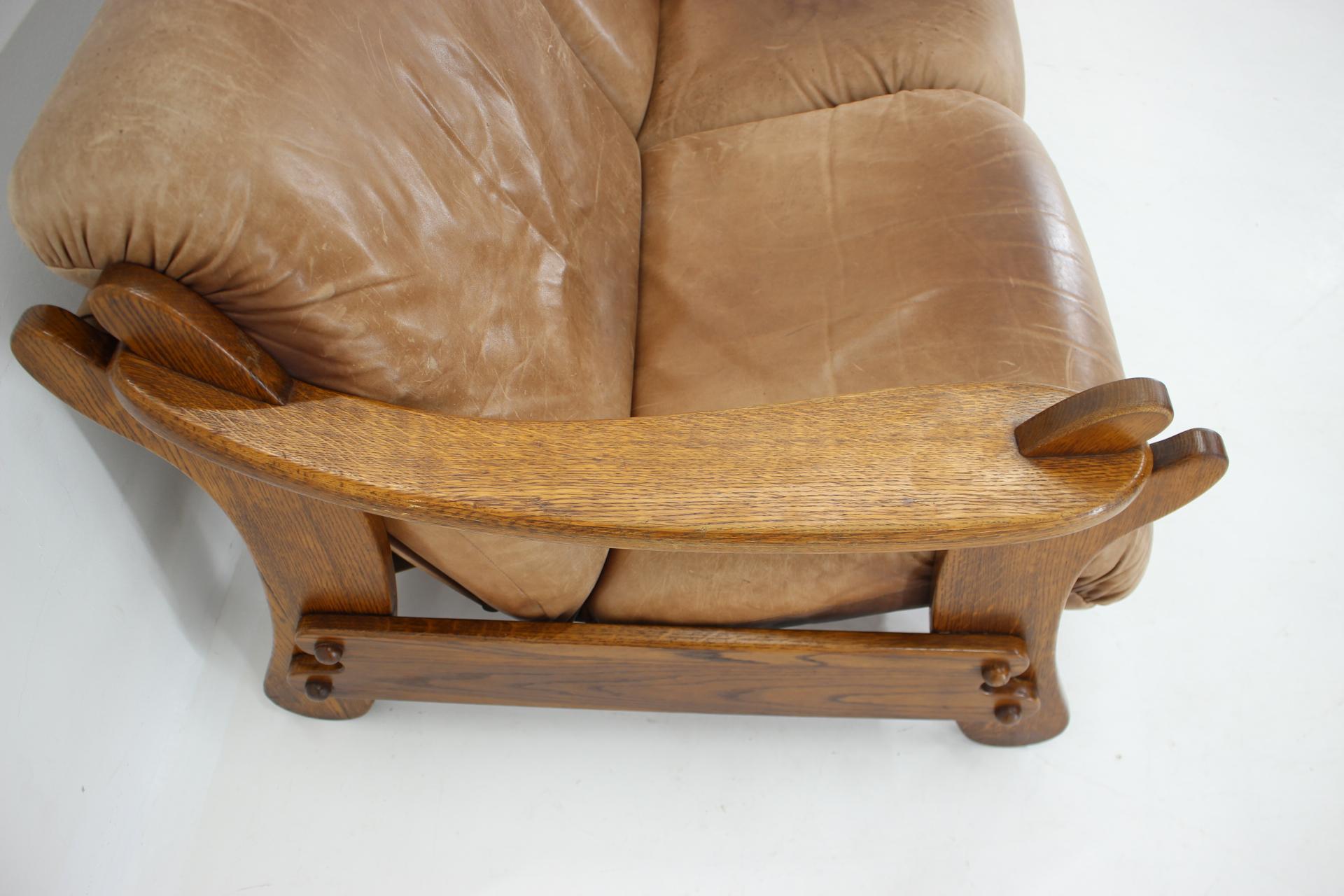 1970s Brutalist Dutch Oak and Leather 3 Seater Sofa For Sale 4