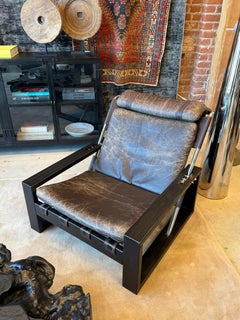 Fauteuil de salon de style brutaliste des années 1970, signé Sonja Wasseur ; structure en chêne noir