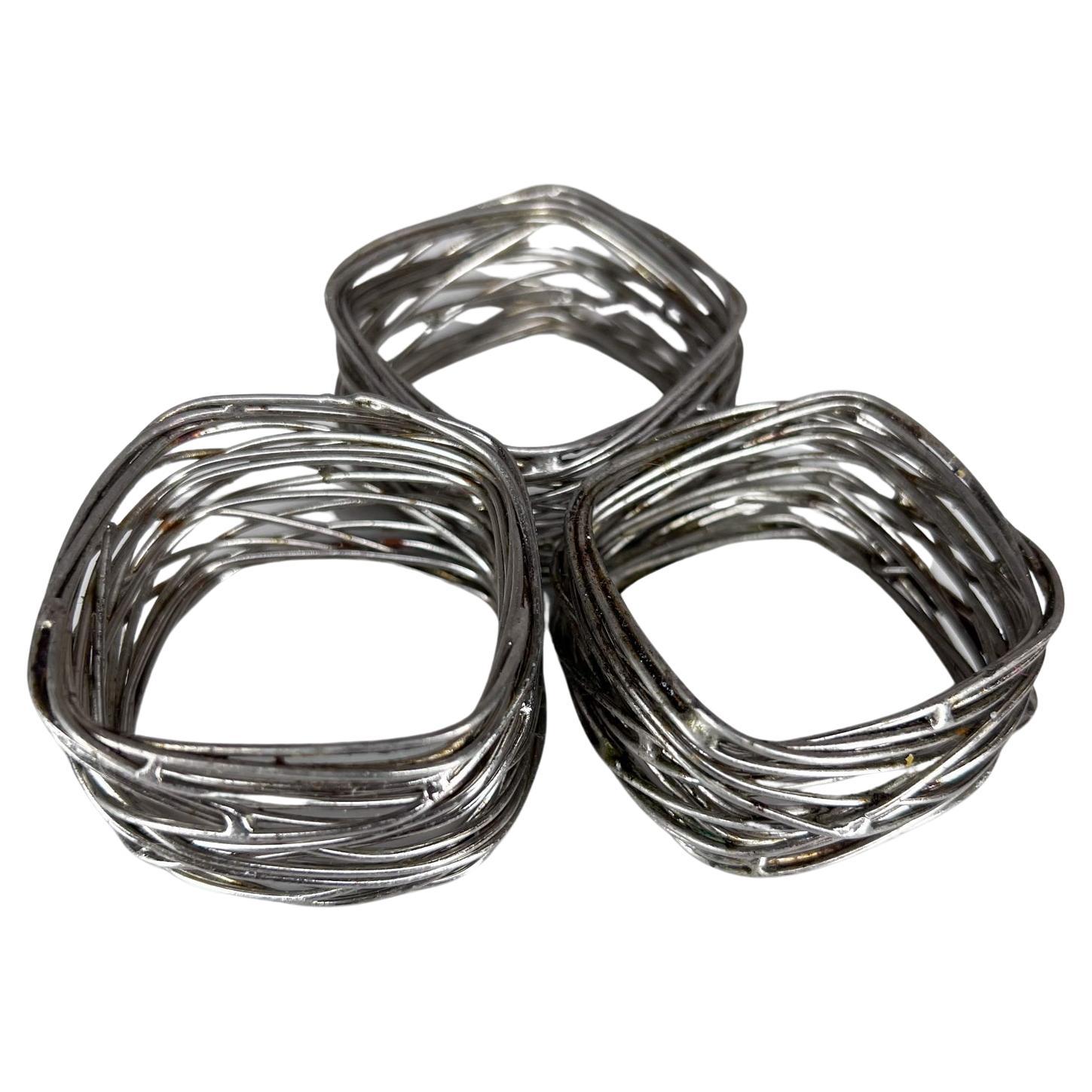 Sculpture moderne brutaliste 
Jeu de 3 porte-serviettes en fil métallique chromé
2 x 2 x 1,5 d
Etat d'origine non restauré.
Voir les images fournies
