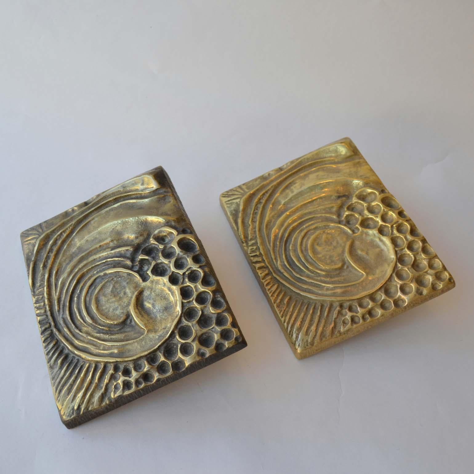1970s Brutalist Pair of Bronze Push and Pull Door Handles with Abstract Relief In Good Condition In London, GB