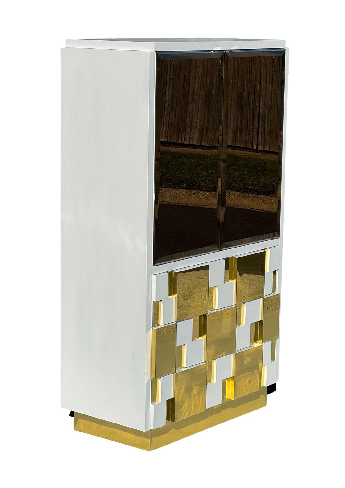 1970s Brutalist Paul Evans Style Brass & Mirrored Cabinet In Good Condition For Sale In Bensalem, PA