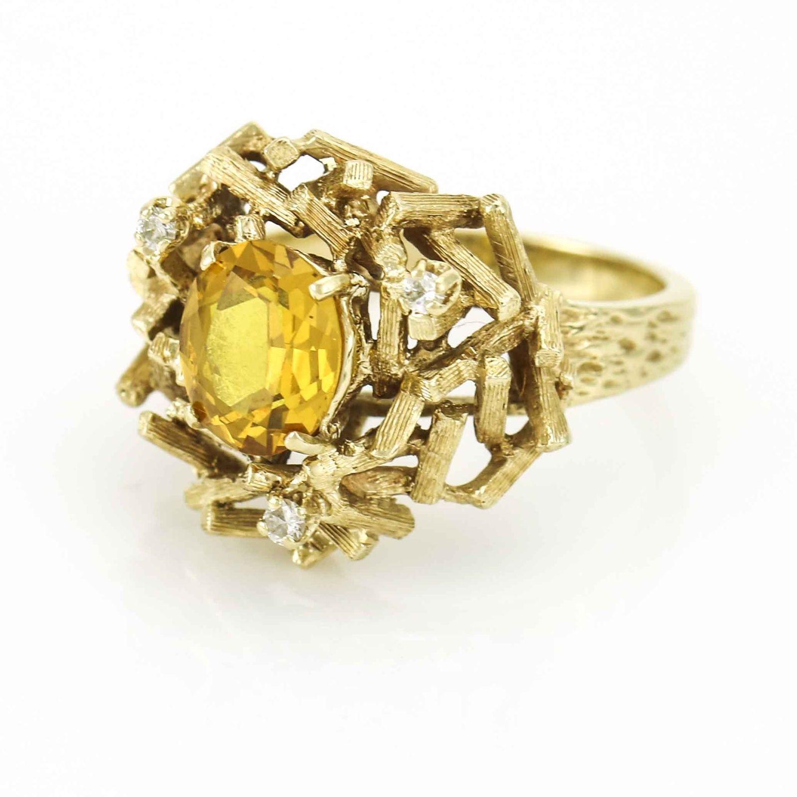 1970s Brutalist Ring with Citrine and Diamonds in Yellow Gold In Good Condition For Sale In Fort Lauderdale, FL