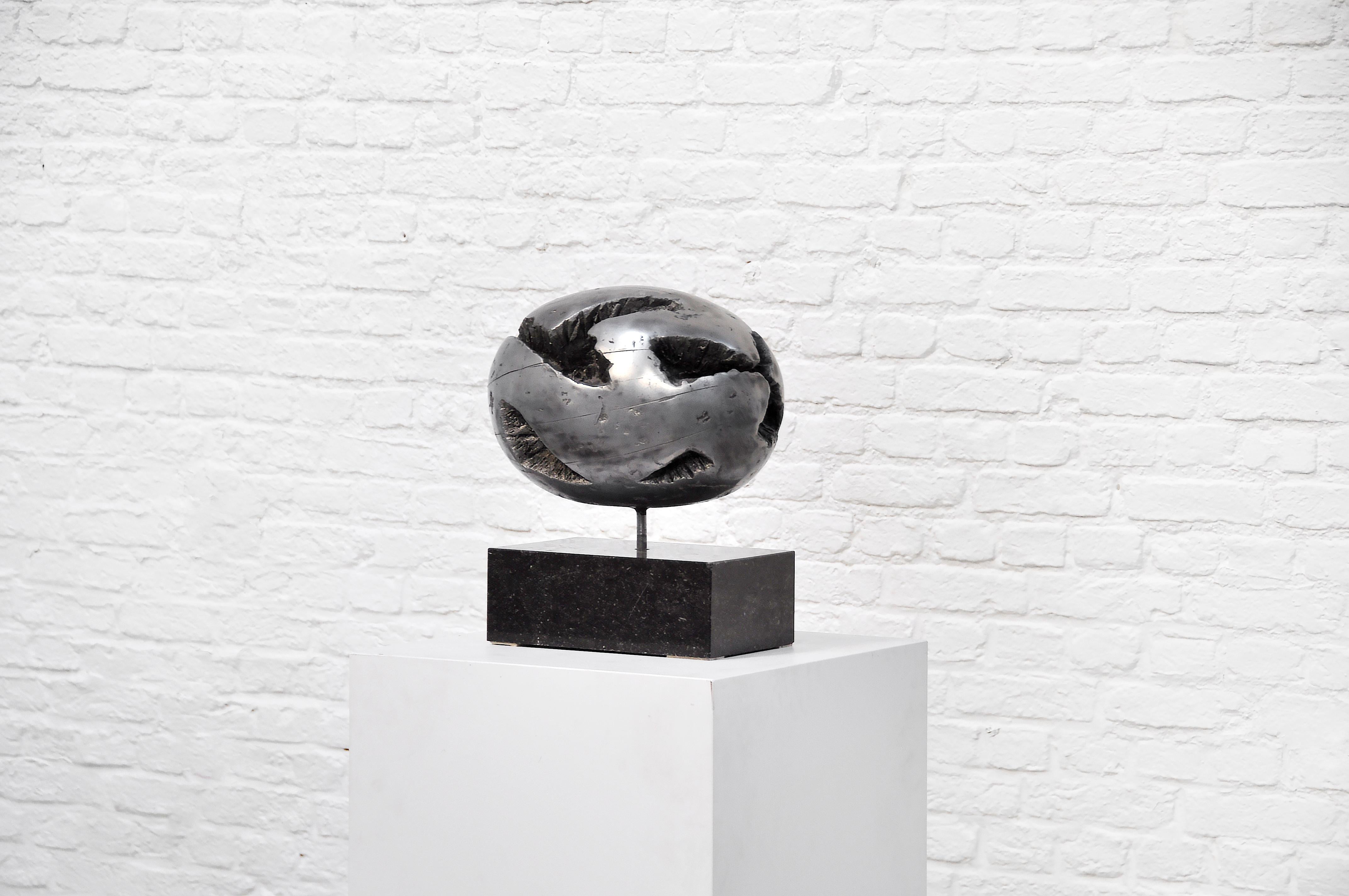 1970's Brutalist Spherical Metal Sculpture On Granite Base In Good Condition In Antwerp, Antwerp