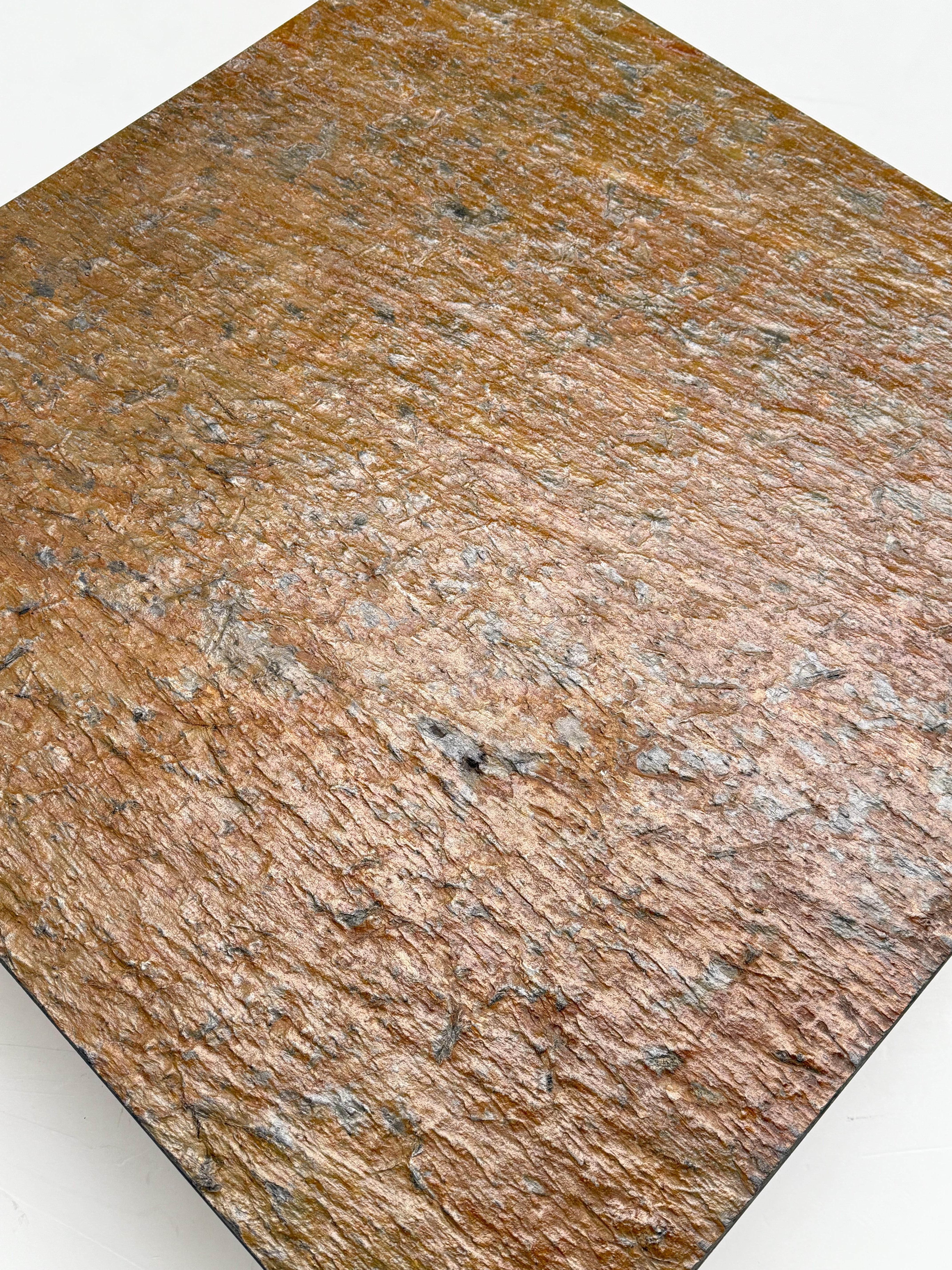 Table à café / table d'appoint Brutalist carrée des années 1970 avec plateau en pierre d'ardoise massive et base en acier en vente 5