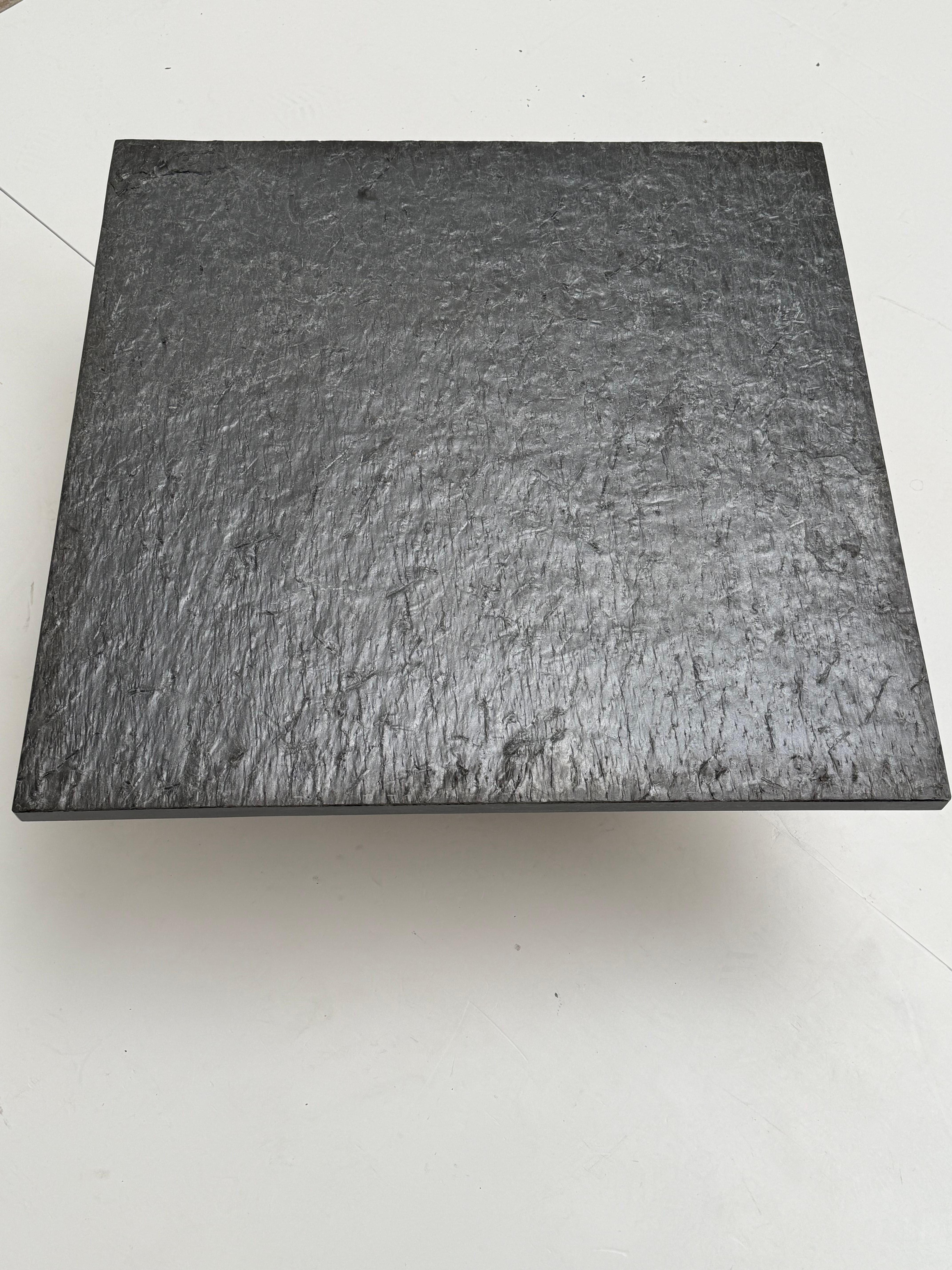 Table à café / table d'appoint Brutalist carrée des années 1970 avec plateau en pierre d'ardoise massive et base en acier en vente 9