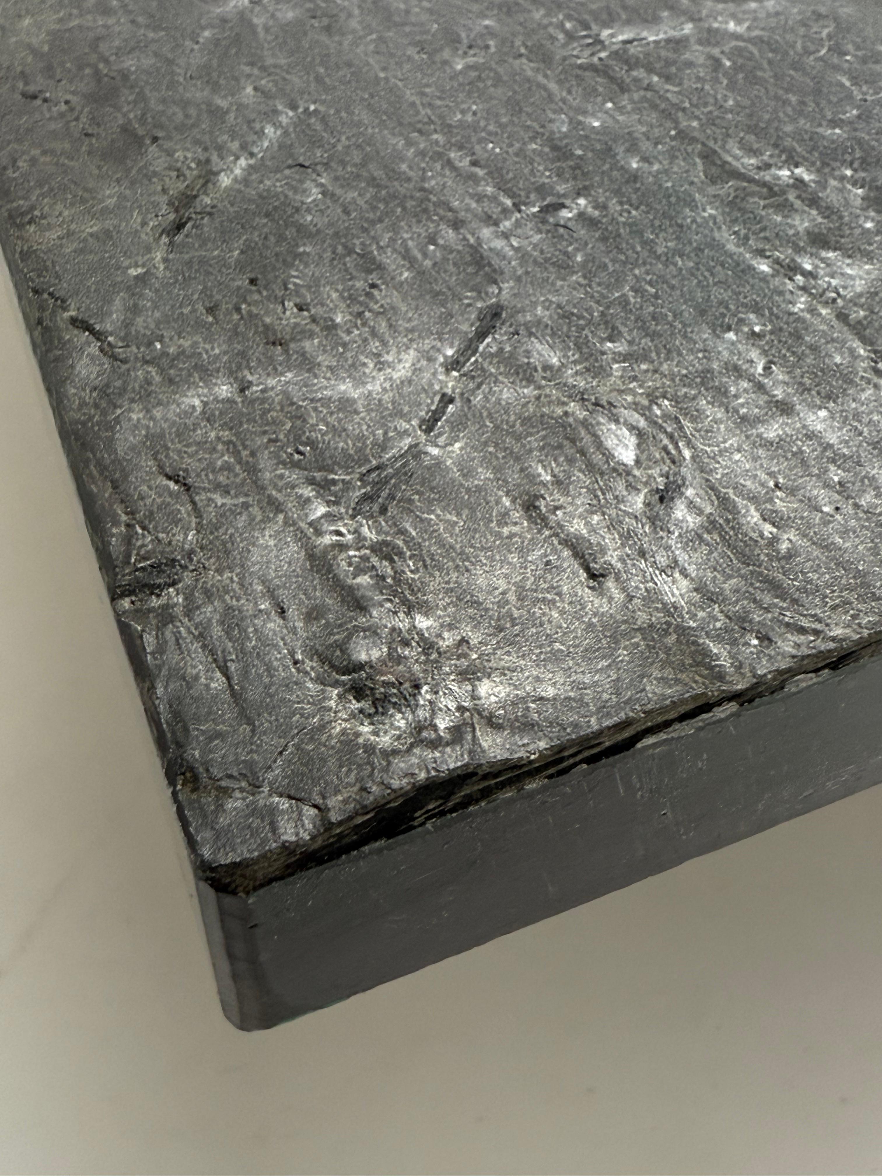 Table à café / table d'appoint Brutalist carrée des années 1970 avec plateau en pierre d'ardoise massive et base en acier en vente 10