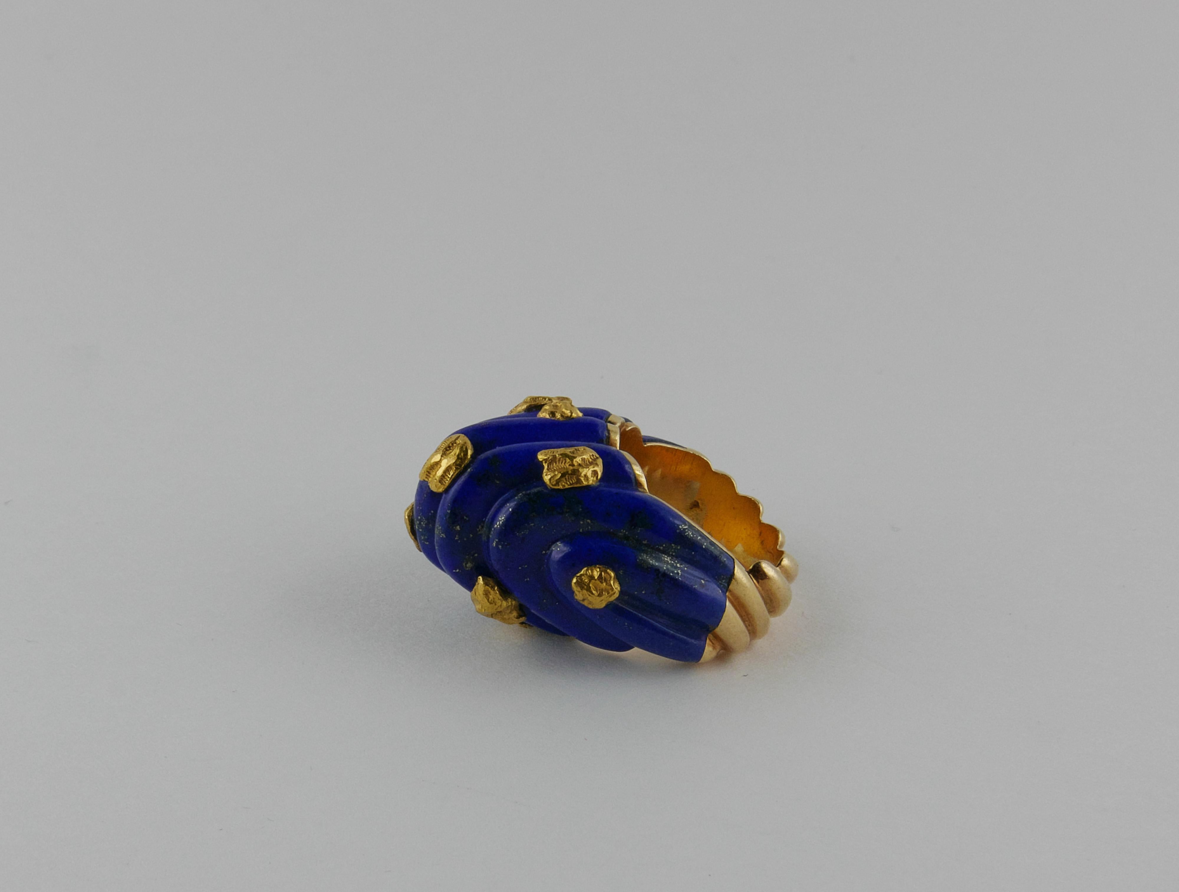 1970er Bucherer Ring aus Gelbgold und Lapislazuli (Gemischter Schliff) im Angebot