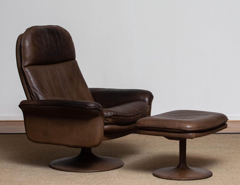 Excellent chocolate brown buffalo leather relax and swivel chair with matching ottoman labeled De Sede Exclusiv from the 70's.
Model: DS-50
Allover the chair and ottoman has a beautiful patina true the years and is in very good condition.