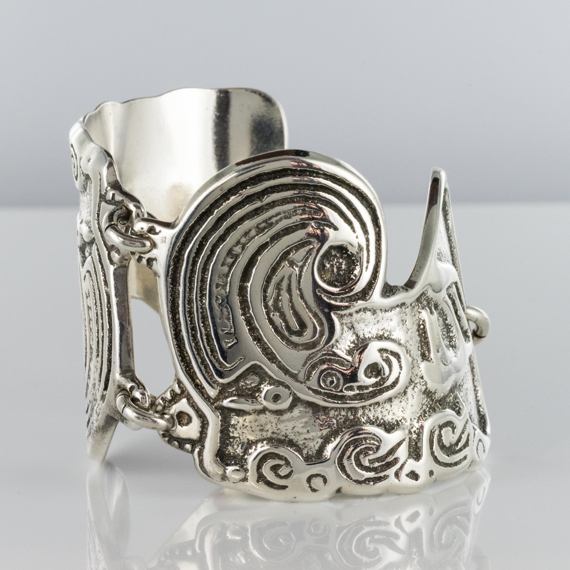 1970s Buffet Signed Engraved Silver Plated Cuff Bracelet In Excellent Condition In Poitiers, FR