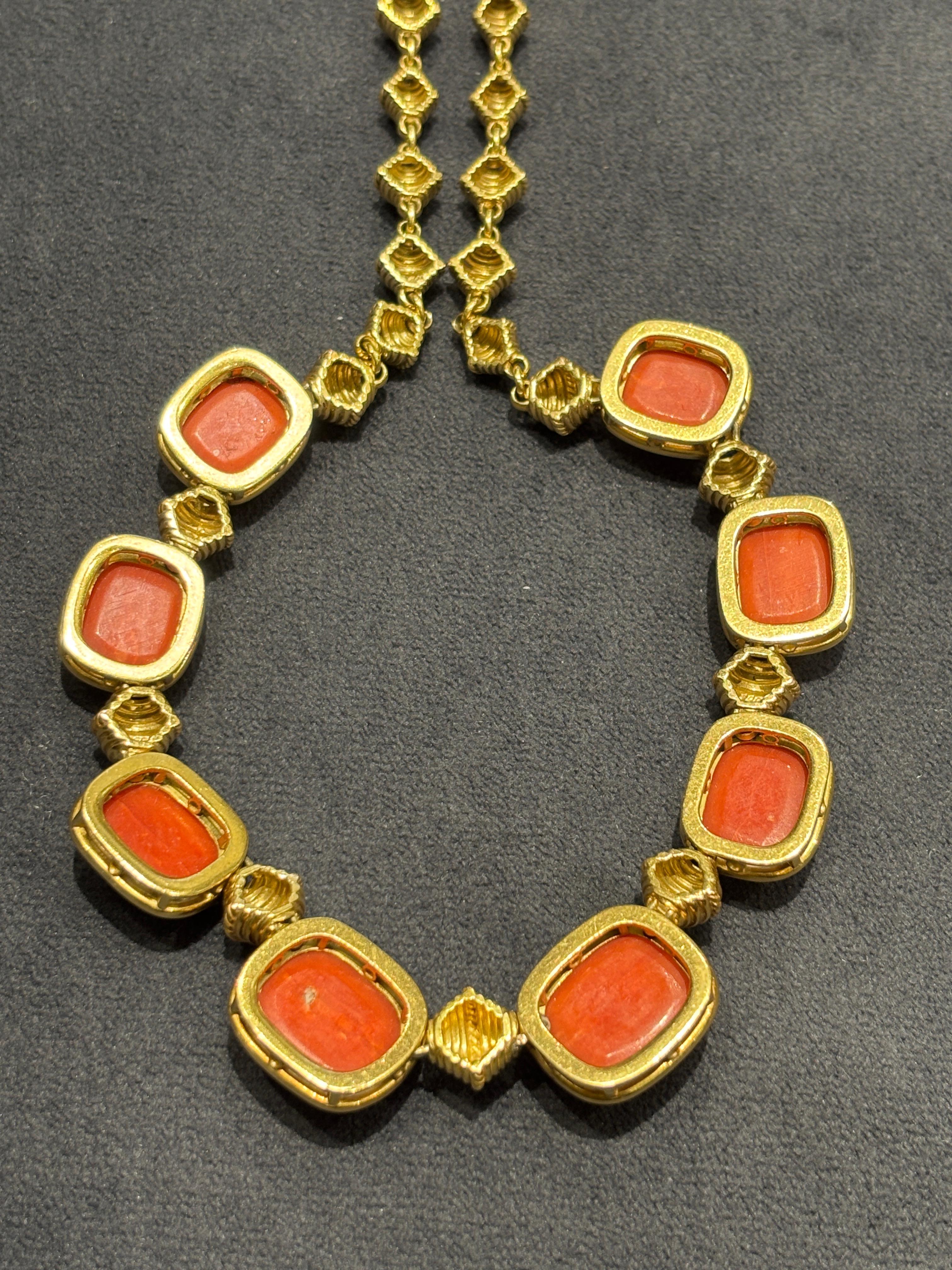 Collana Bulgari anni '70 in oro 18k e corallo In condizioni buone in vendita a London, GB