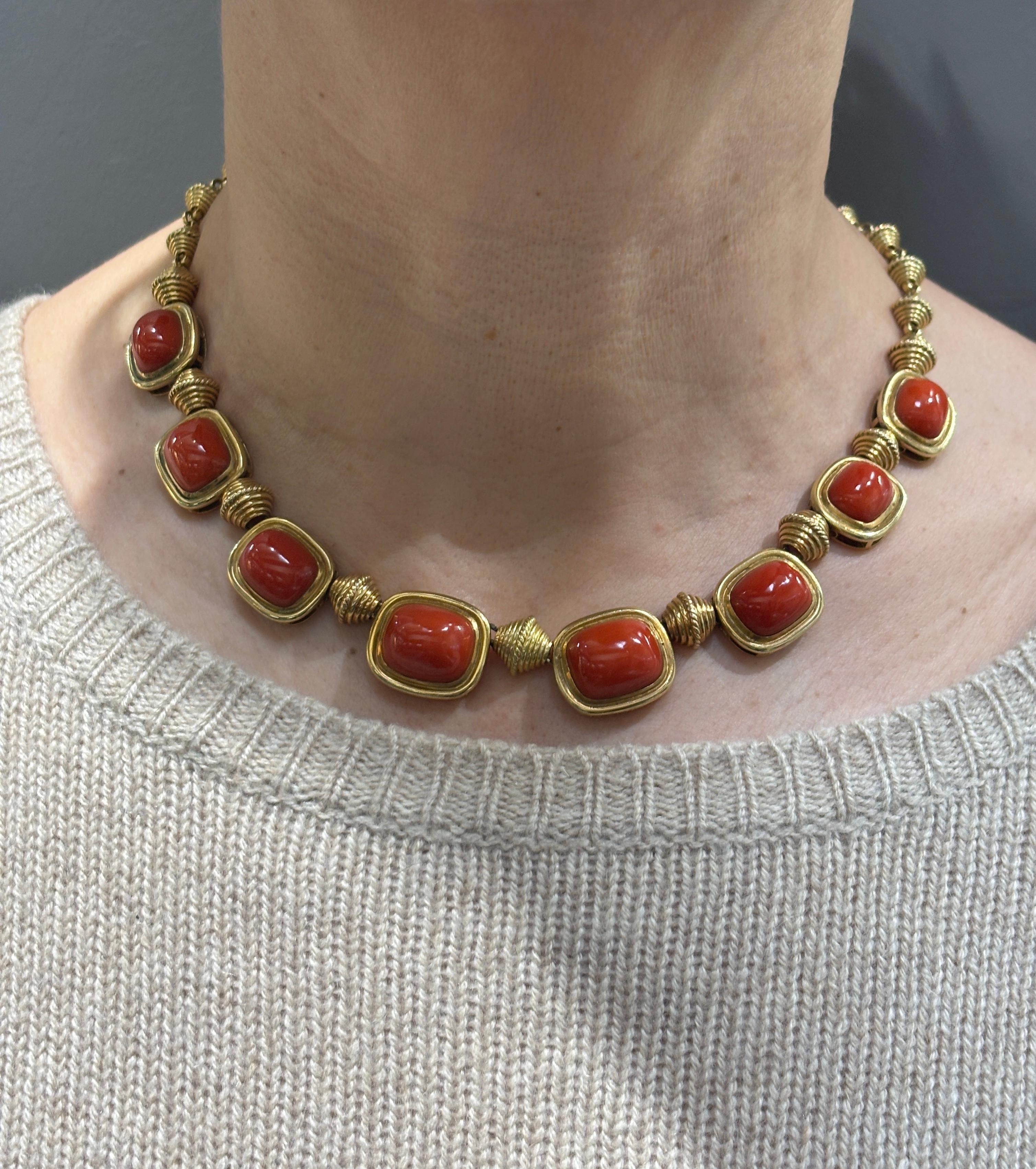 Collana Bulgari anni '70 in oro 18k e corallo in vendita 1