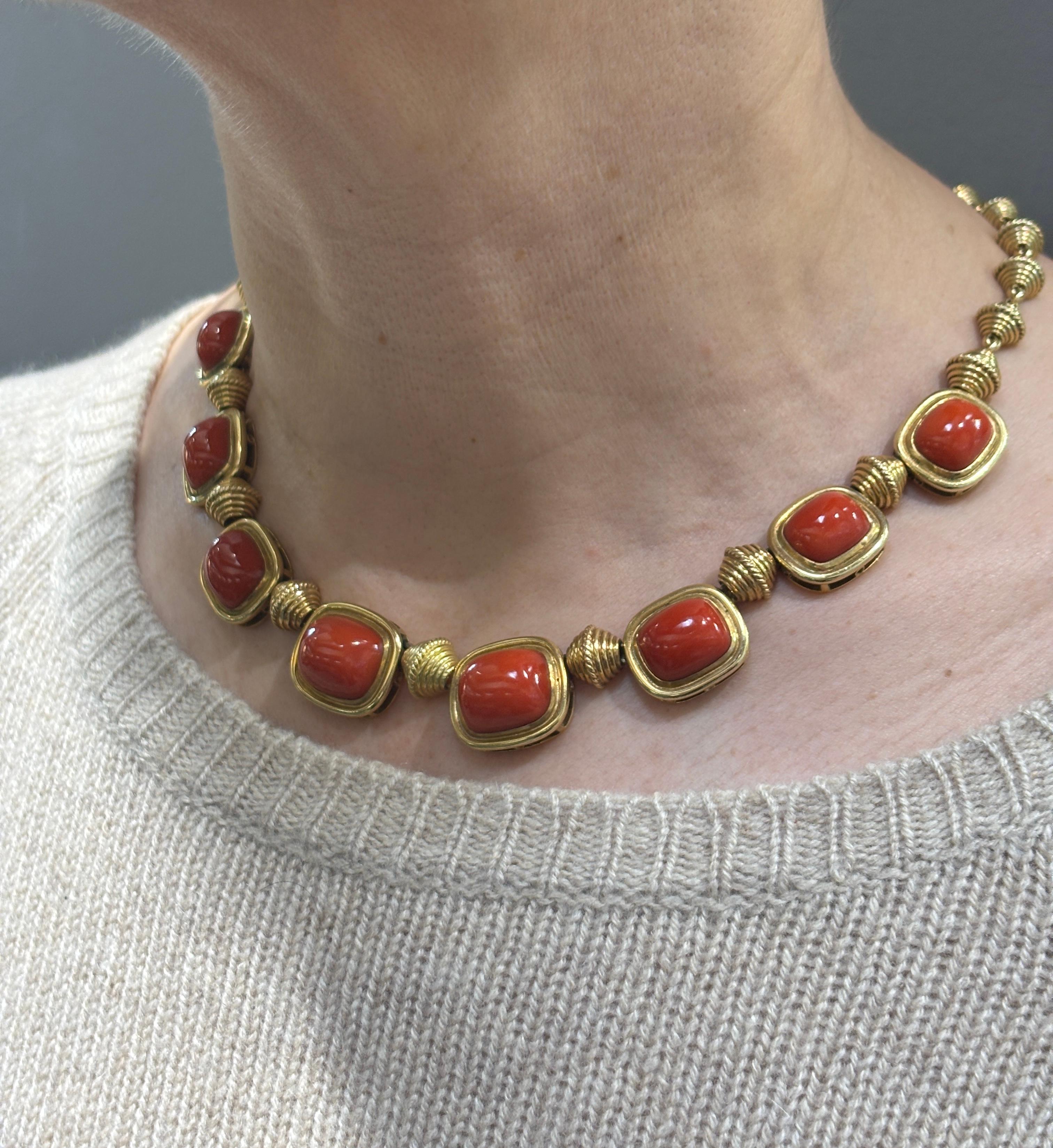 Collana Bulgari anni '70 in oro 18k e corallo in vendita 2