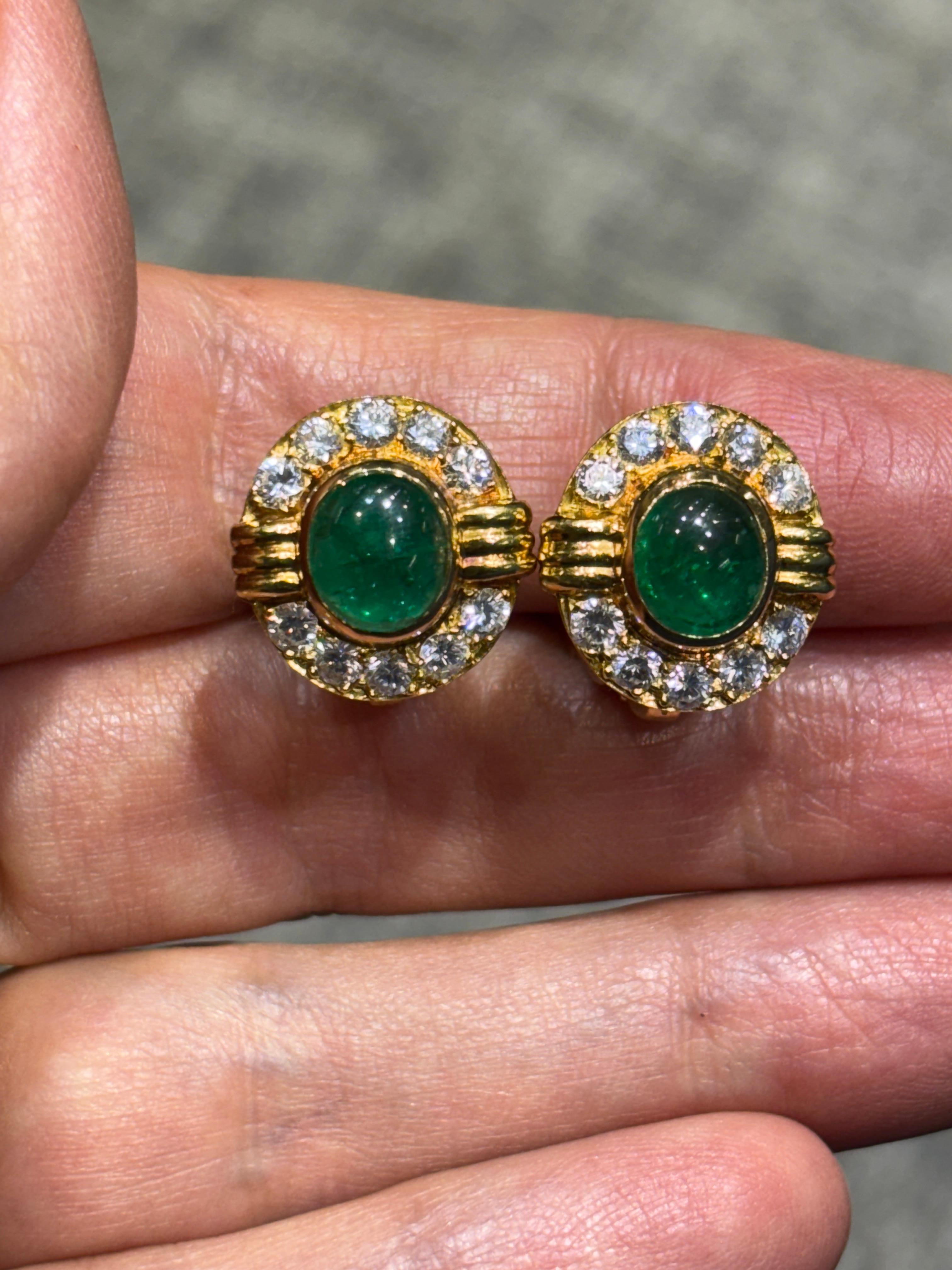 Contemporary 1970s Bulgari 18k gold and emerald necklace and earring set