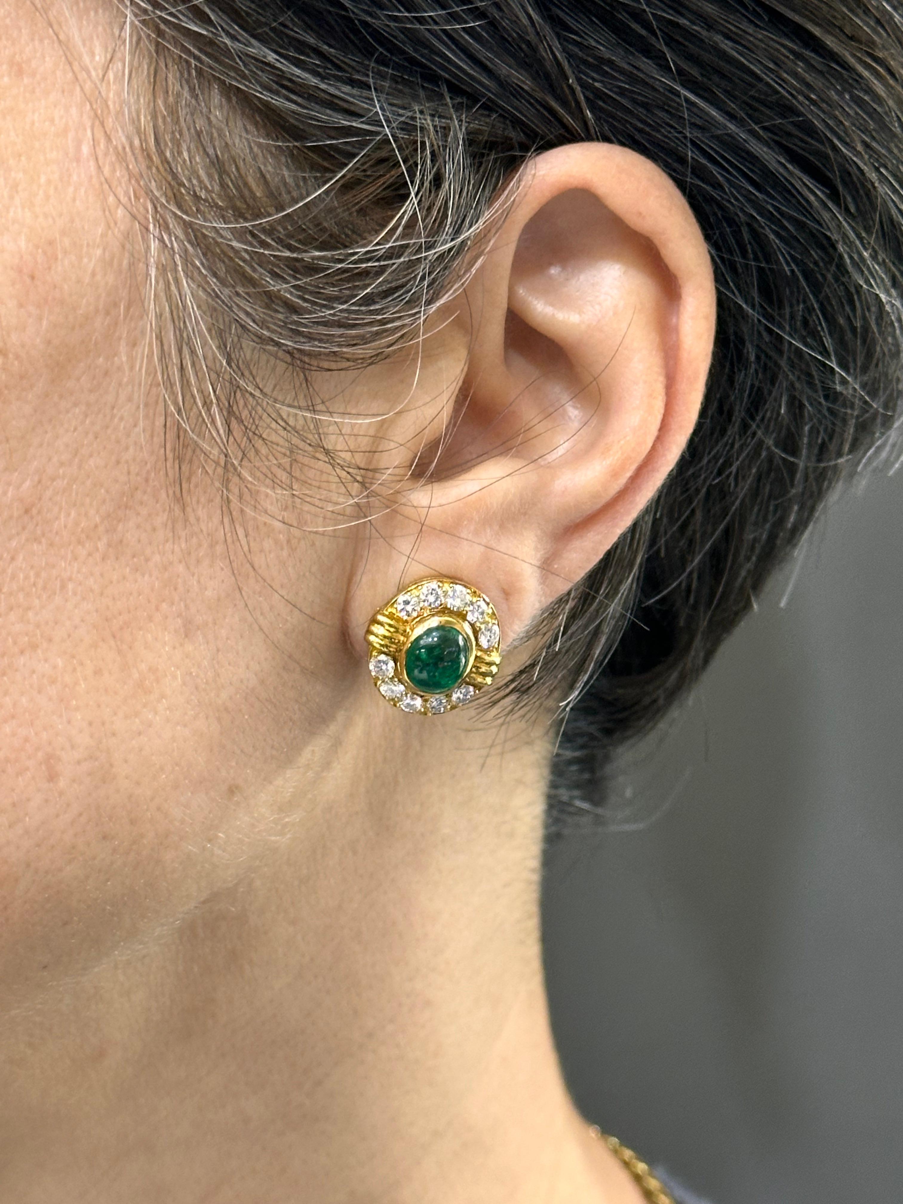 1970s Bulgari 18k gold and emerald necklace and earring set In Good Condition In London, GB
