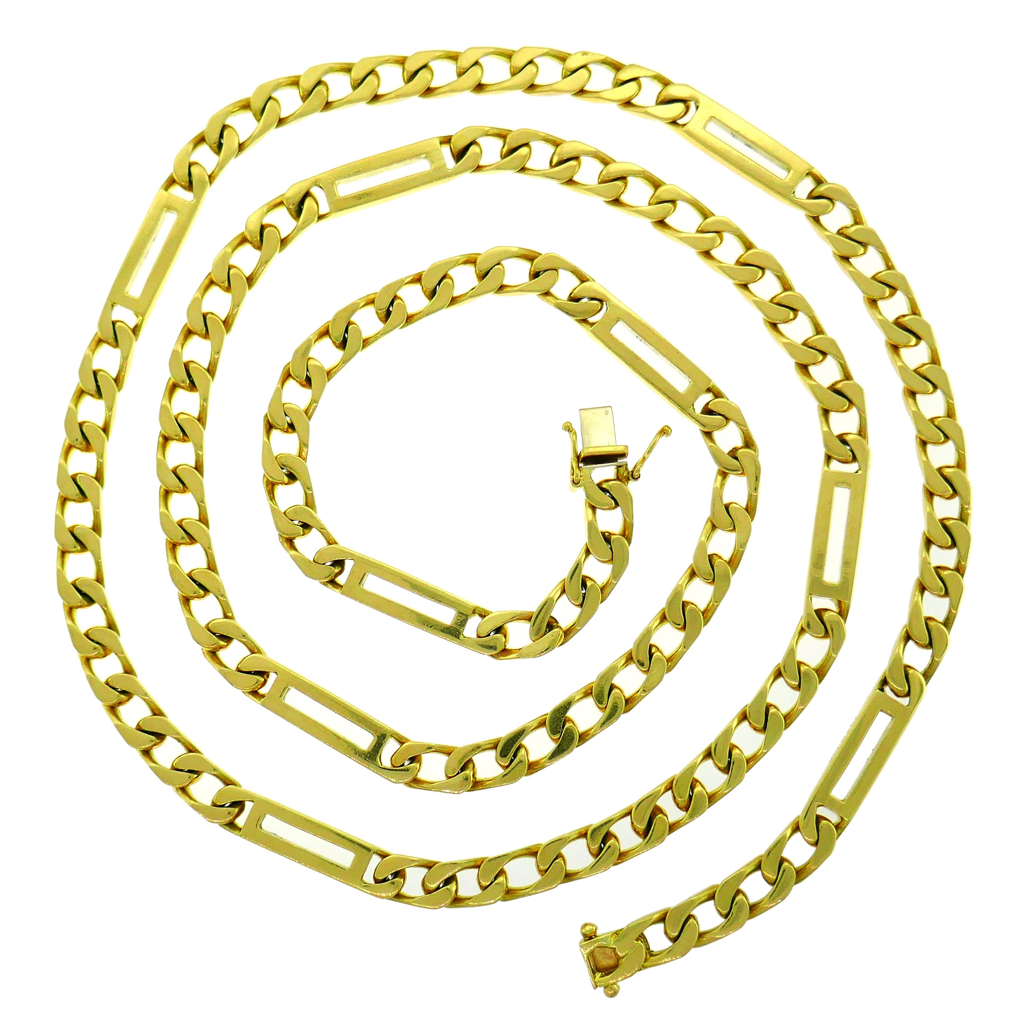 Elegant and stylish chain necklace created by Bulgari in Italy in the 1970's. Substantial and wearable, the necklace is a great addition to your jewelry collection.
It is made of 18 karat (stamped) yellow gold. 
The necklace measures 33 x 1/4 inches