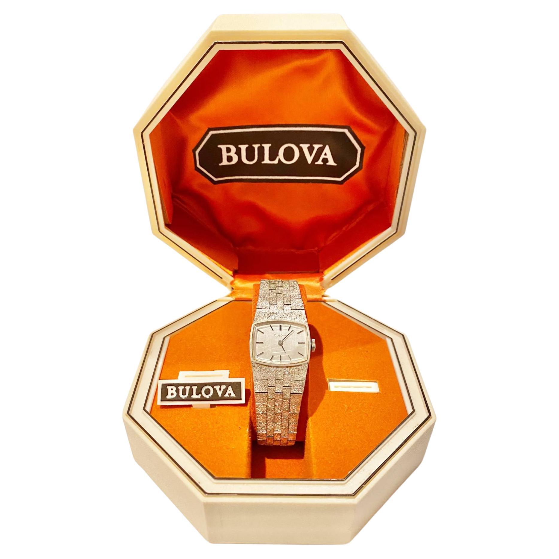Bulova: Silberne Mesh-Metall-Kleiduhr, 1970er Jahre  im Angebot