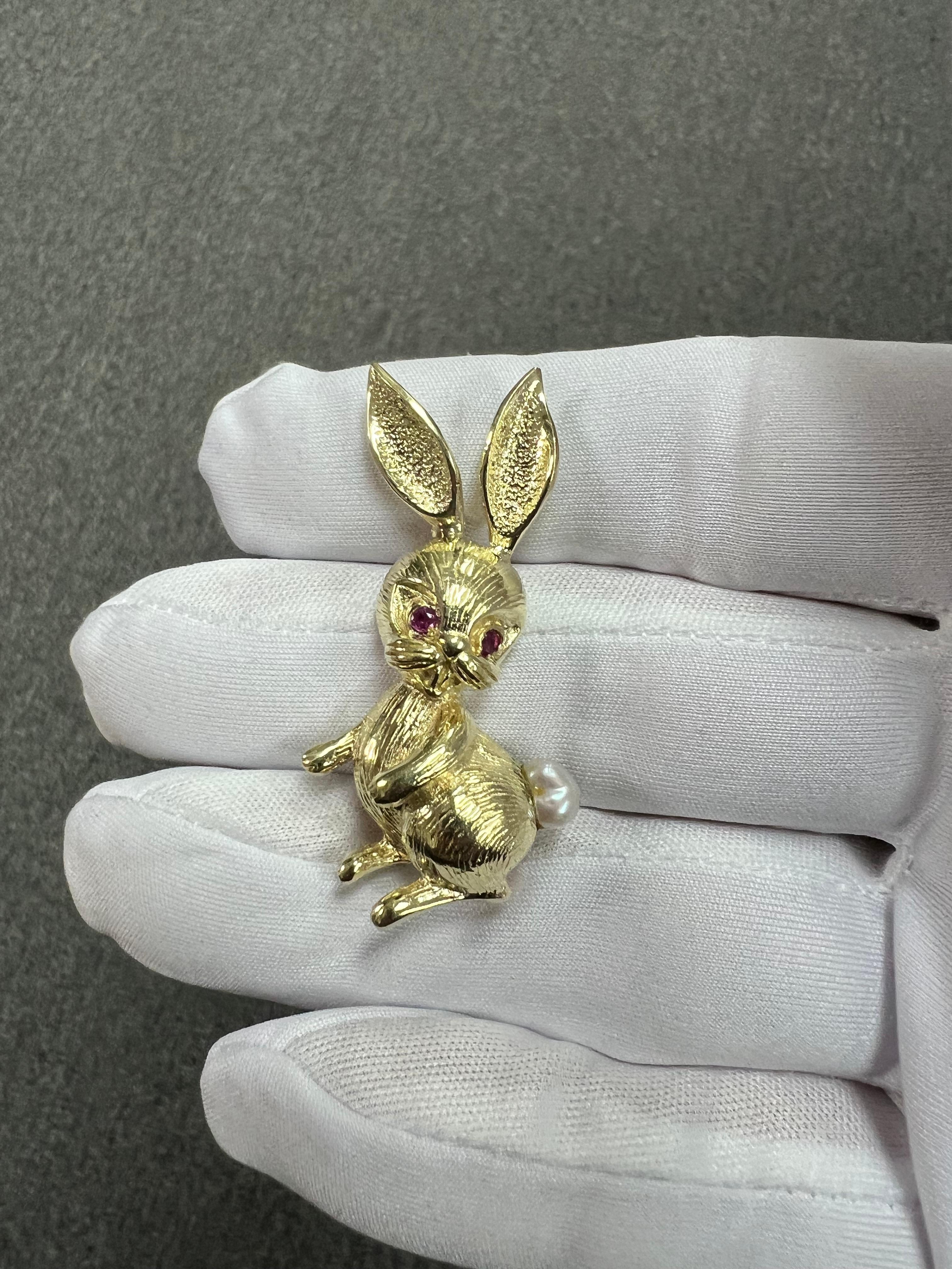 Women's or Men's 1970s Bunny Rabbit Yellow Gold Brooch For Sale