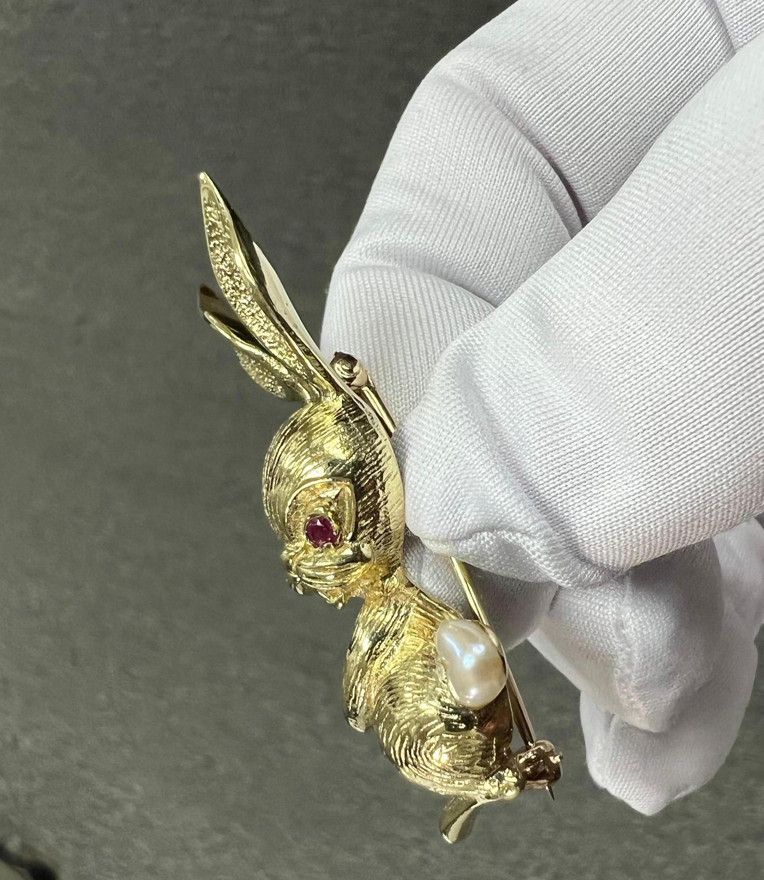 1970s Bunny Rabbit Yellow Gold Brooch For Sale 2