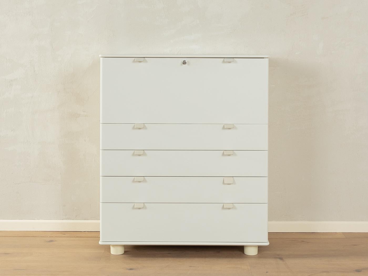 Wonderful bureau from the MUTARO line designed in 1979 by Peter Maly for interlübke. Corpus in white lacquered wood with four drawers with leather handles, a hinged work surface, two internal drawers, a storage compartment and round plastic