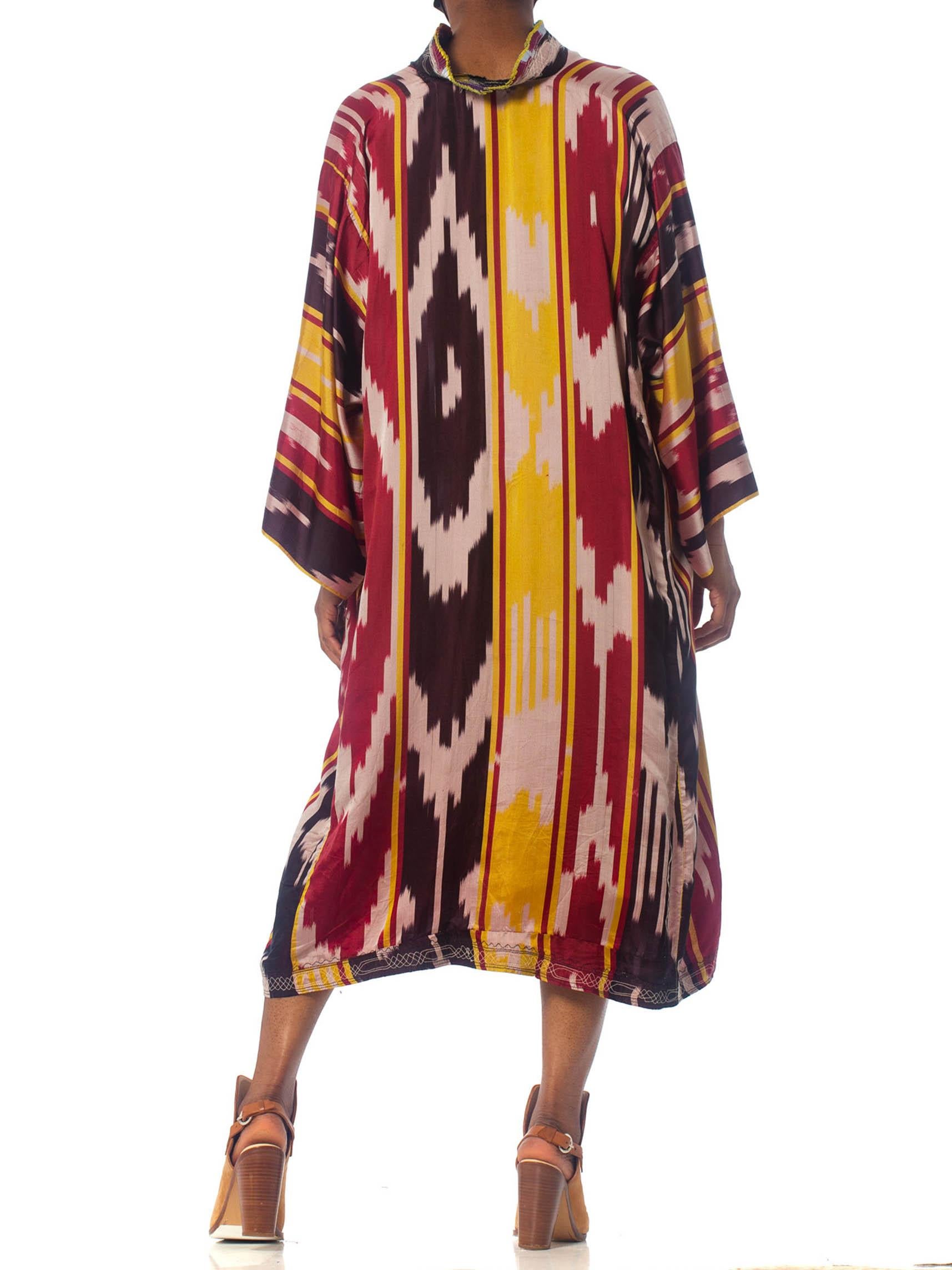 1970S Burgundy & Gold Silk Ikat Long Sleeve Unisex Kaftan With Pleated And Embr For Sale 2