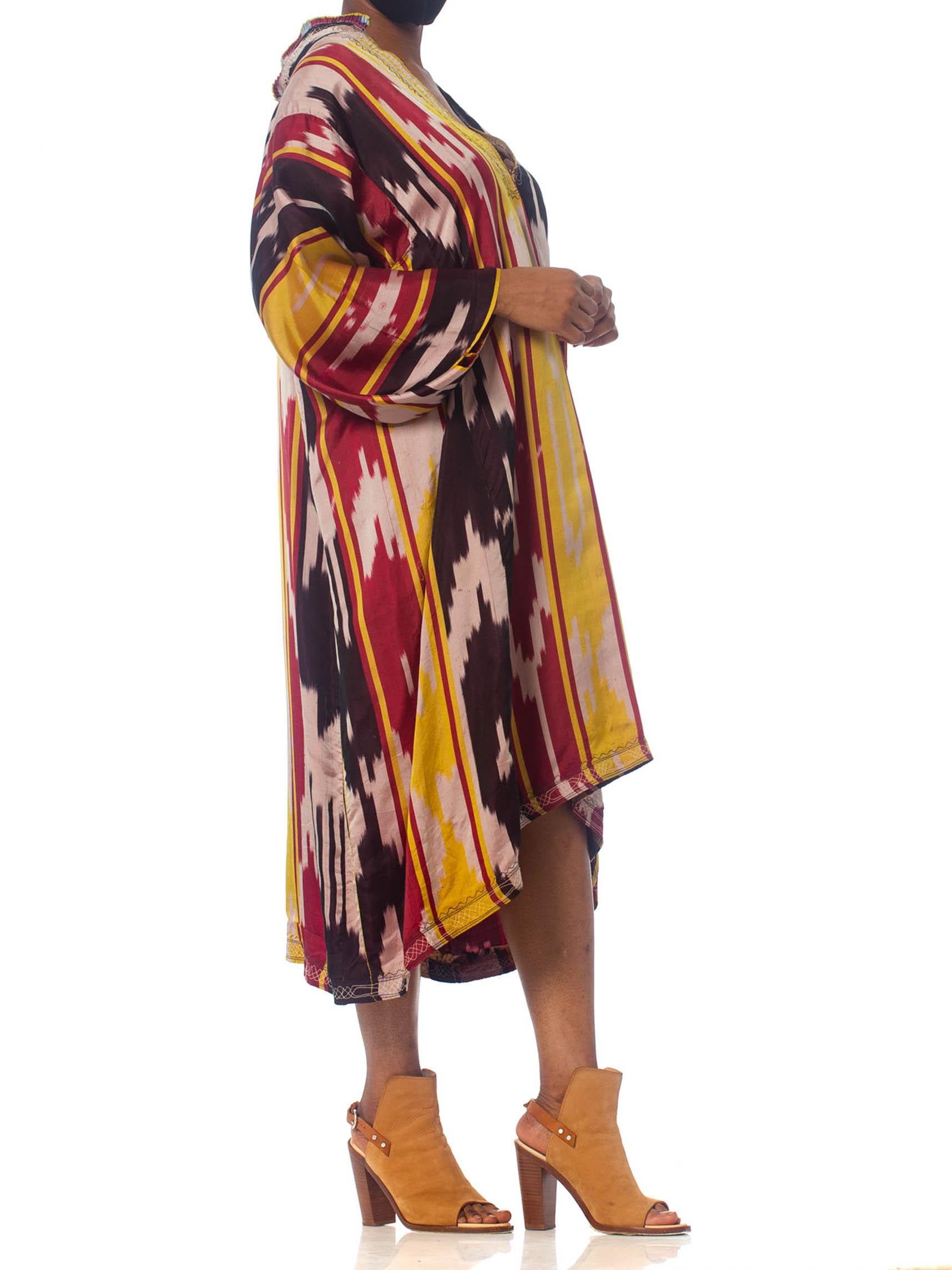 1970S Burgundy & Gold Silk Ikat Long Sleeve Unisex Kaftan With Pleated And Embr For Sale 4