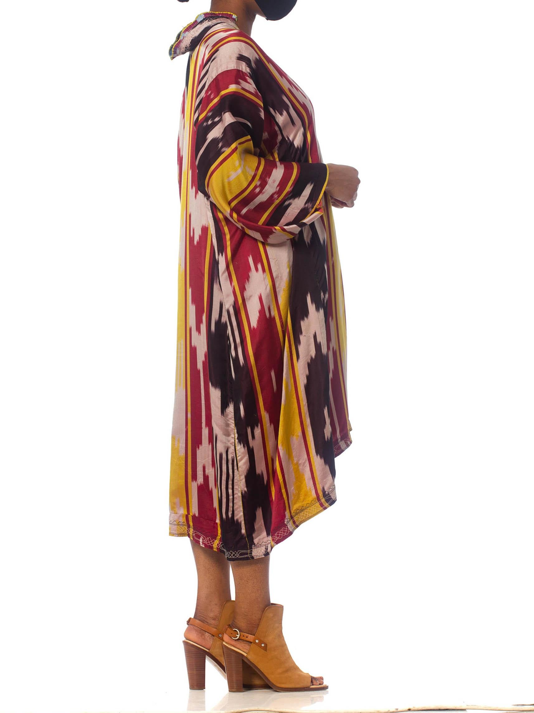 1970S Burgundy & Gold Silk Ikat Long Sleeve Unisex Kaftan With Pleated And Embr For Sale 5