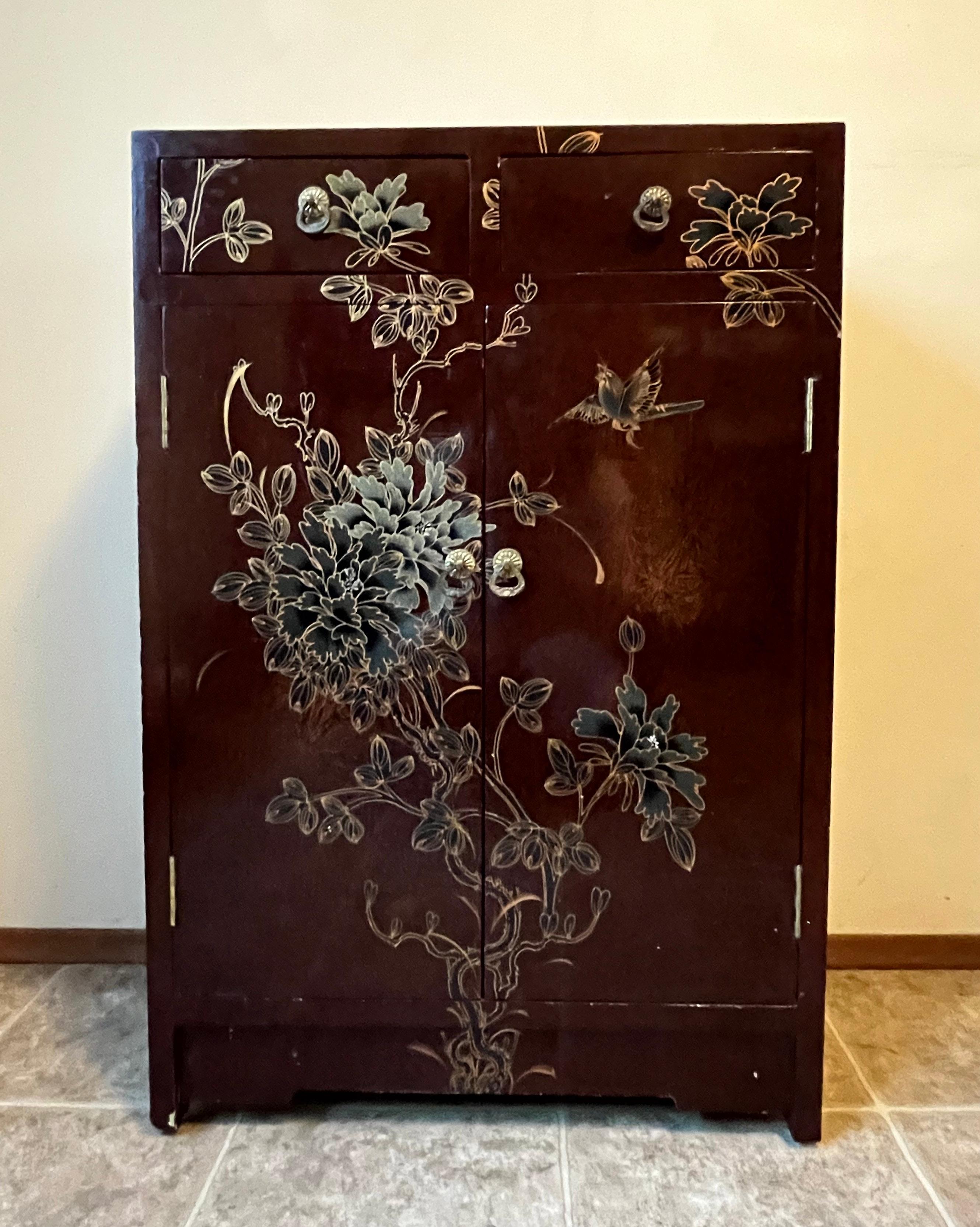 Bois 1970s Burgundy Lacquered Wood Hall Cabinet Chinoiserie en vente