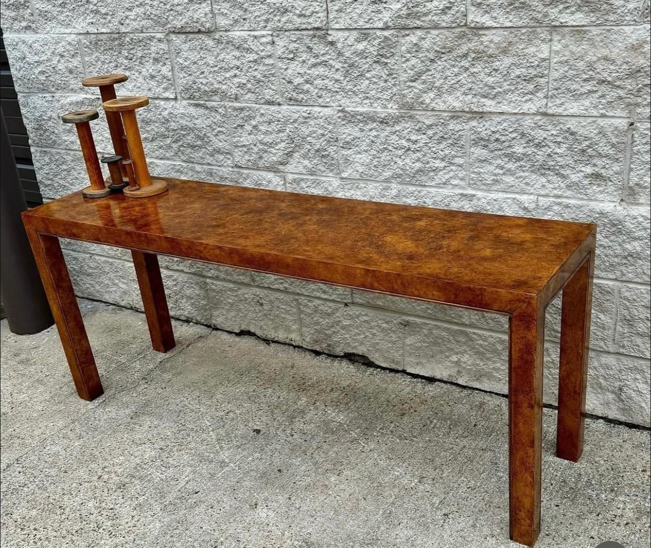 1970s Burl Faux Finish Parson Sofa Table Low Console In Good Condition For Sale In Stafford, TX