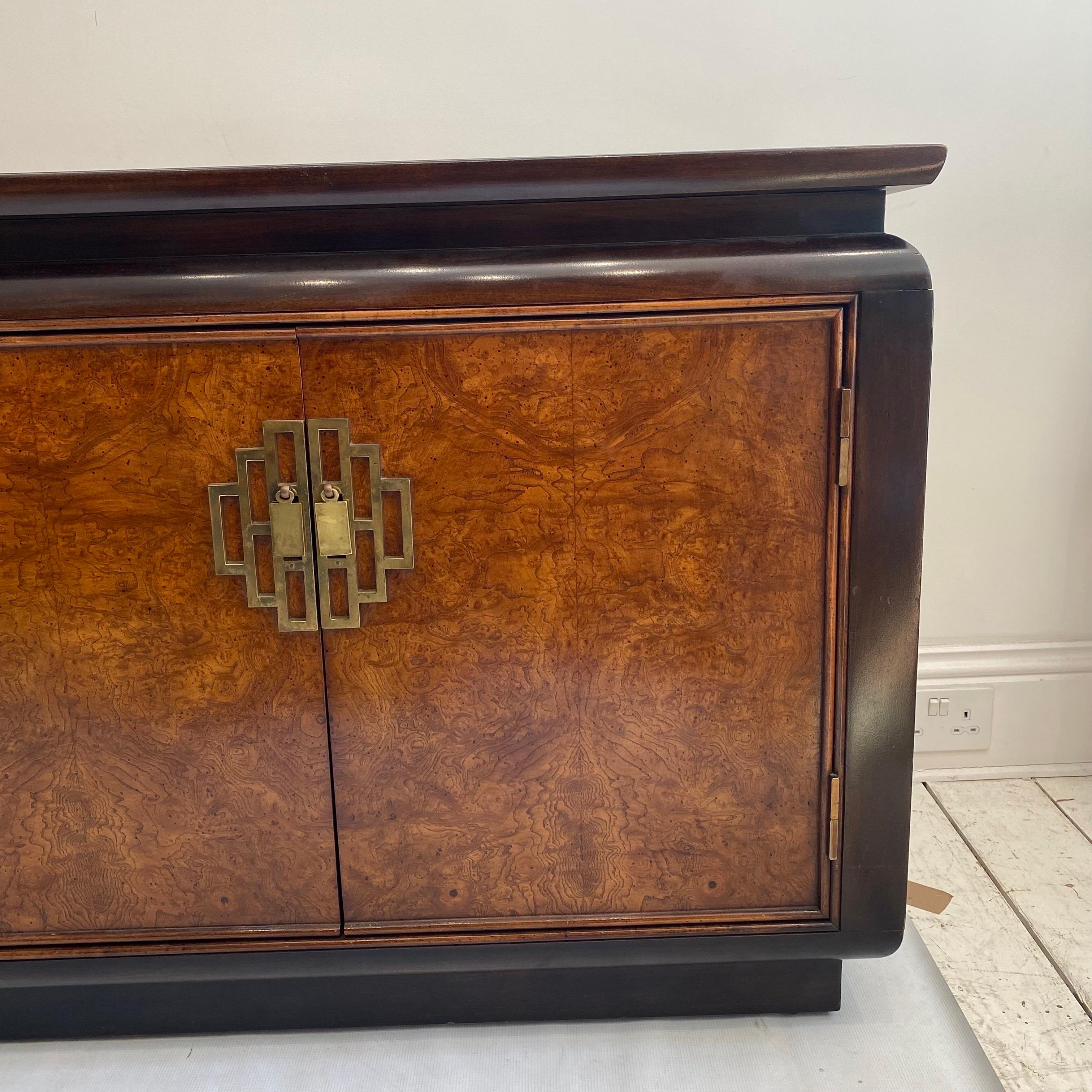 1970s Burl Wood Brass Sideboard 1980s Chinoiserie Vintage Drawers Raymond Sabota In Good Condition For Sale In London, GB