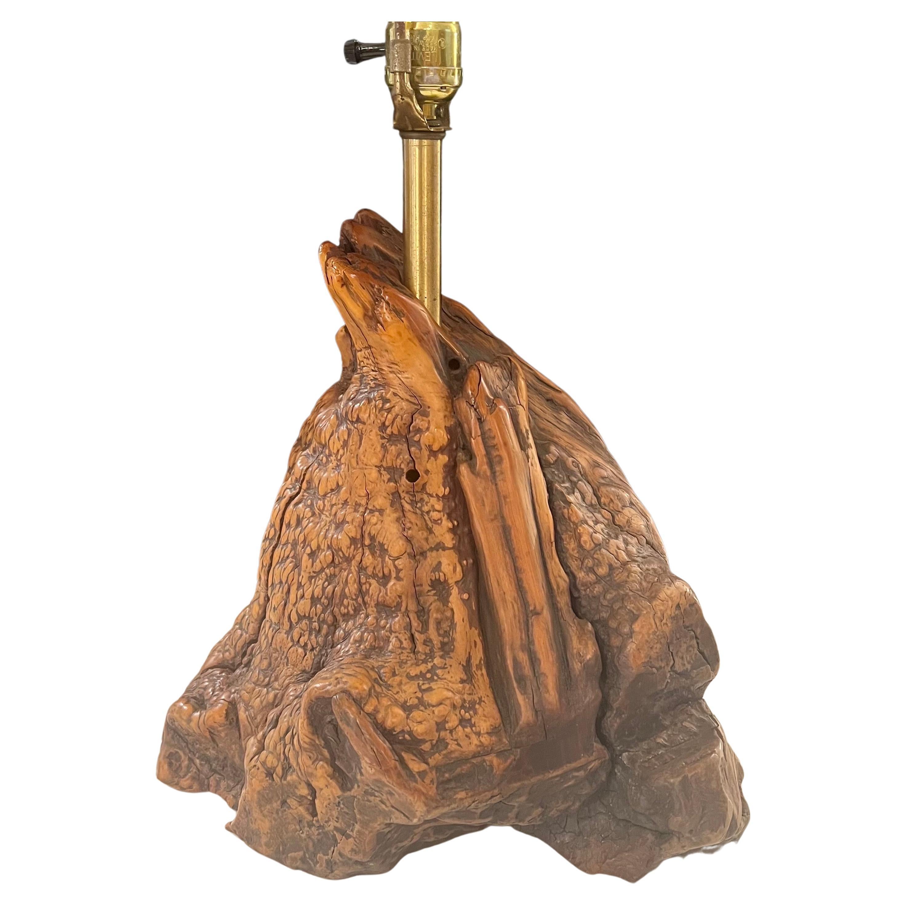 1970's Burl Wood Beeindruckende Tischlampe