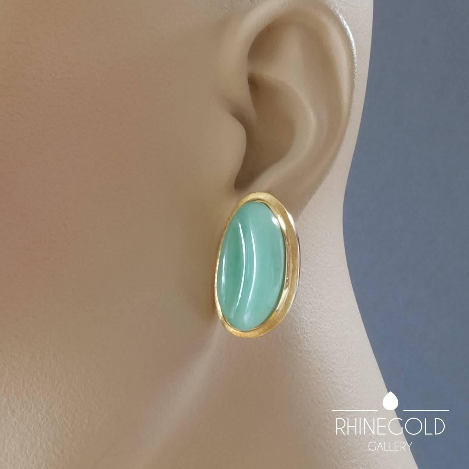 1970s Burle Marx Forma Livre Modernist Chrysoprase Gold Clip-on Earrings
18k yellow gold, chrysoprase
Length 3.0 cm; width 1.74 cm (approx. 1 3/16” by 11/16”); depth 1.1 cm (approx. 7/16”)
Weight approx. 23.4 grams
Marks (on both): maker’s marks,