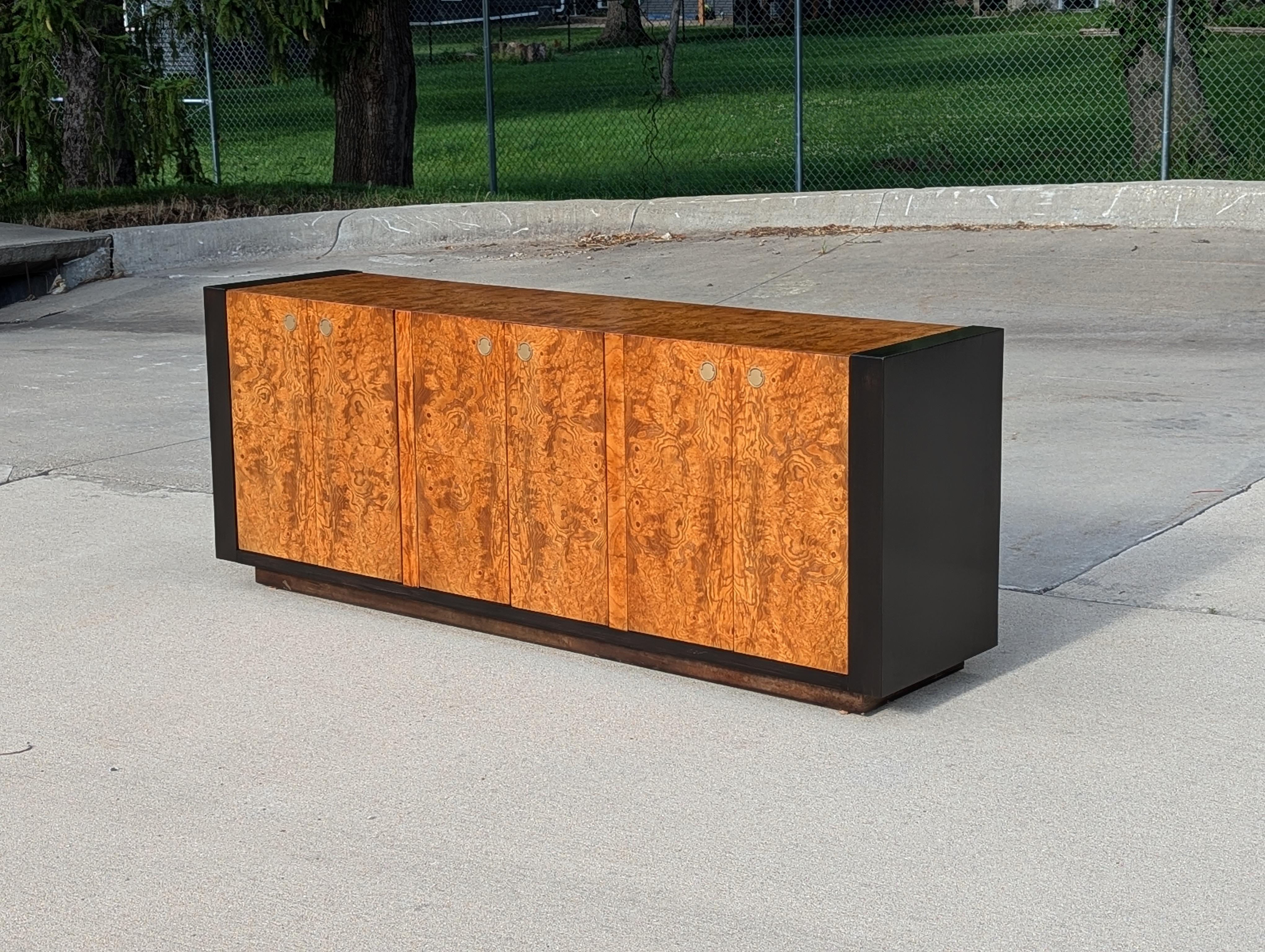 Mid-Century Modern Crédence en bois de bourgogne des années 1970