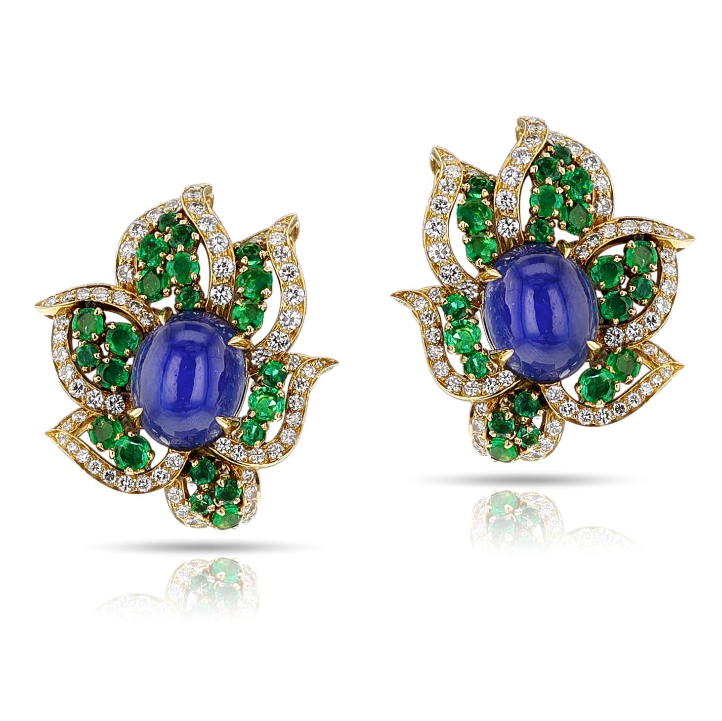 1970s BVLGARI GIA Certified Unheated Sapphire Cabochon, Emerald &Diamond Earring In Excellent Condition For Sale In New York, NY