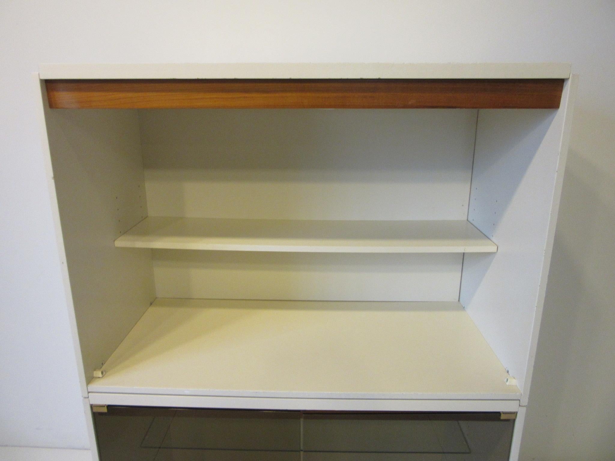 1970s Cabinet or Bookcase with Glass Doors In Good Condition For Sale In Cincinnati, OH