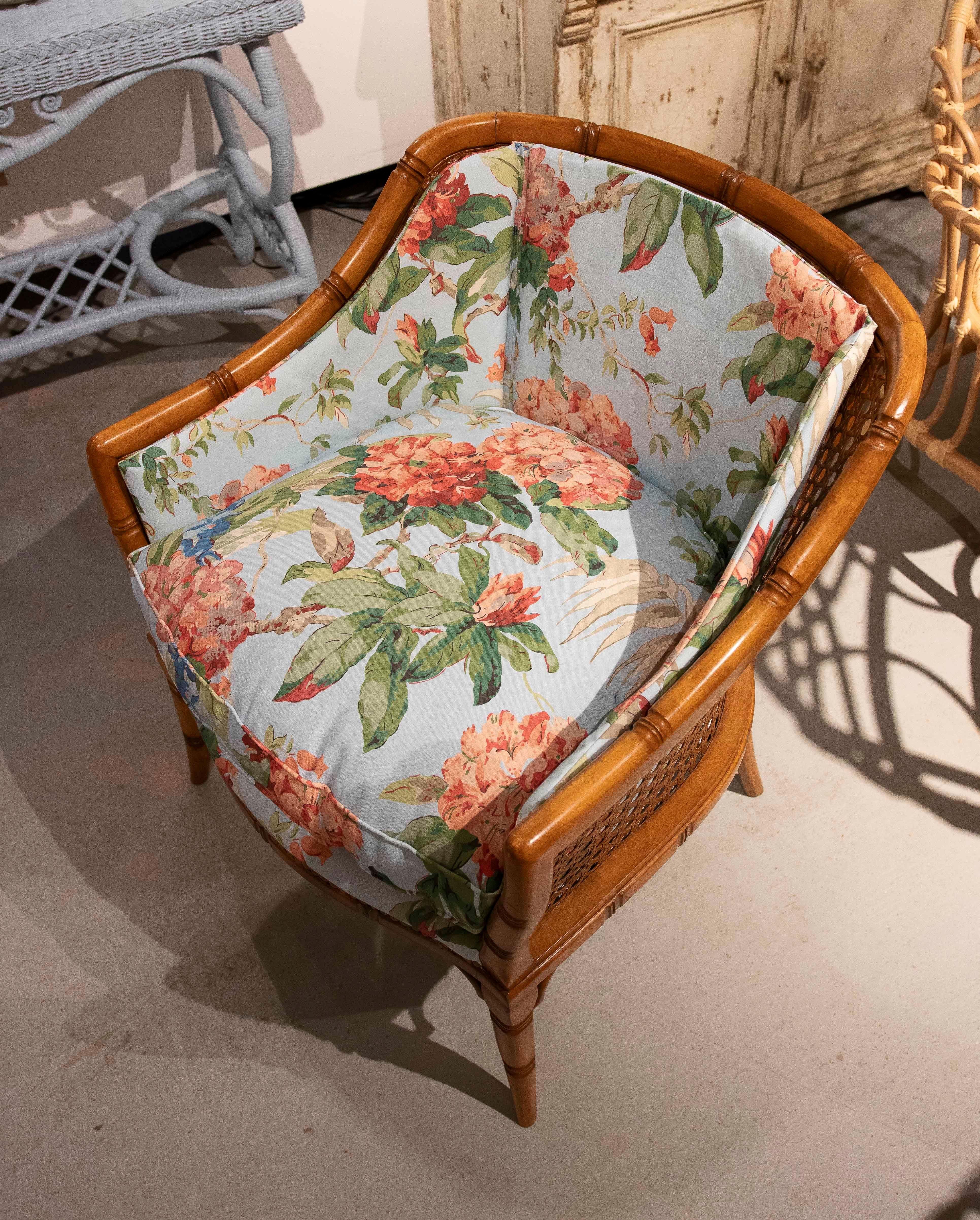 1970s Pair of Upholstered Armchairs with Floral Decoration For Sale 8