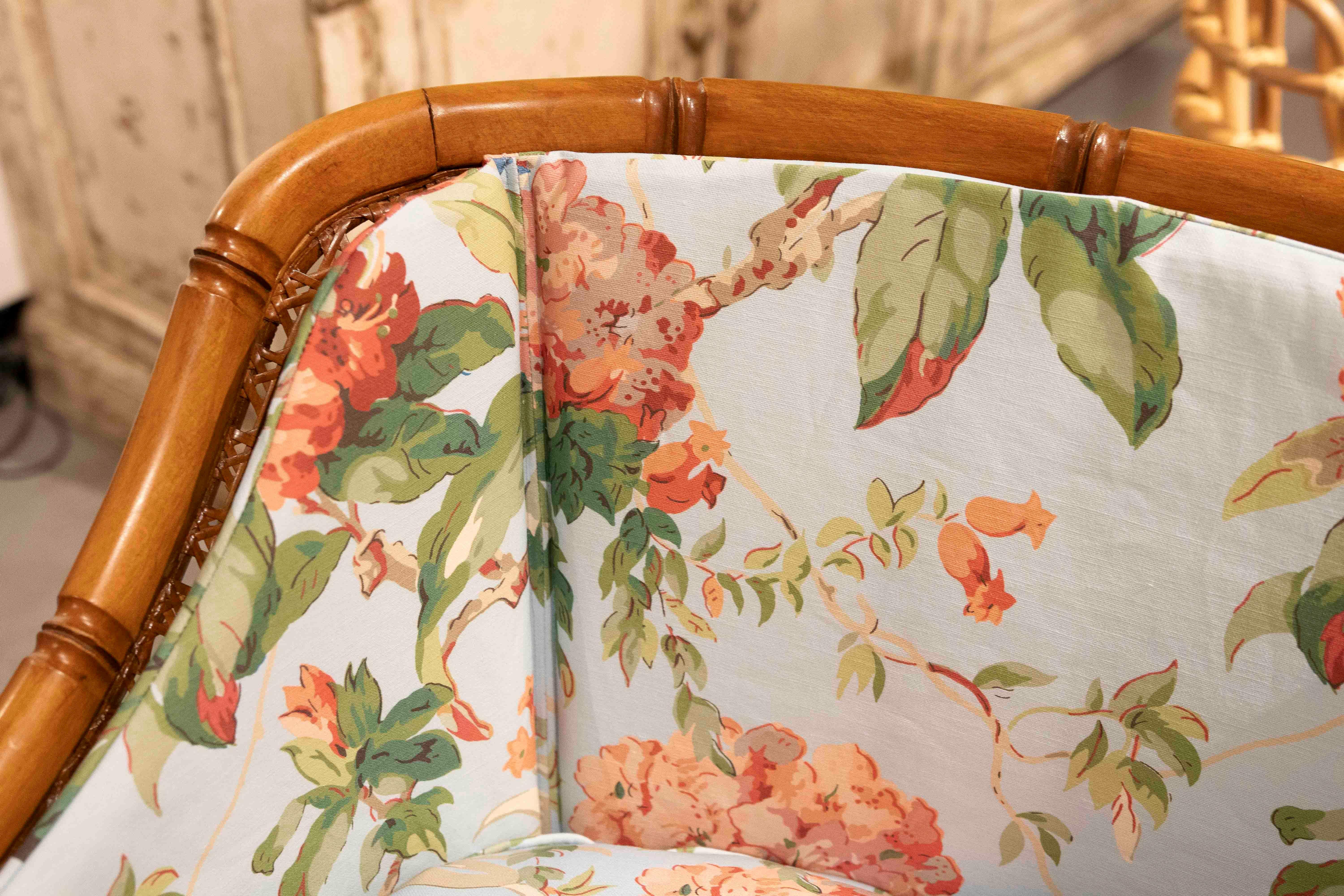 1970s Pair of Upholstered Armchairs with Floral Decoration For Sale 9