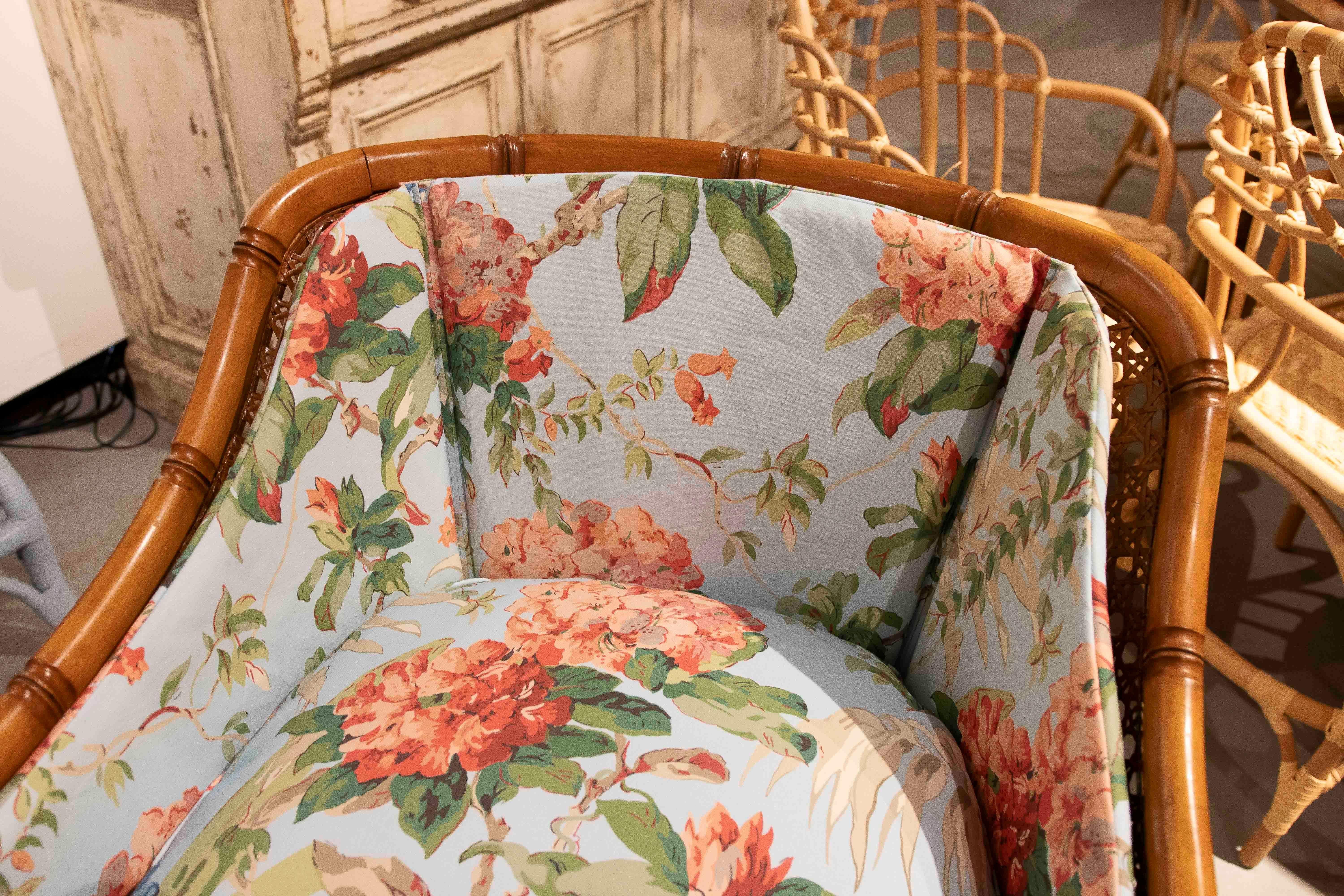 1970s Pair of Upholstered Armchairs with Floral Decoration For Sale 3
