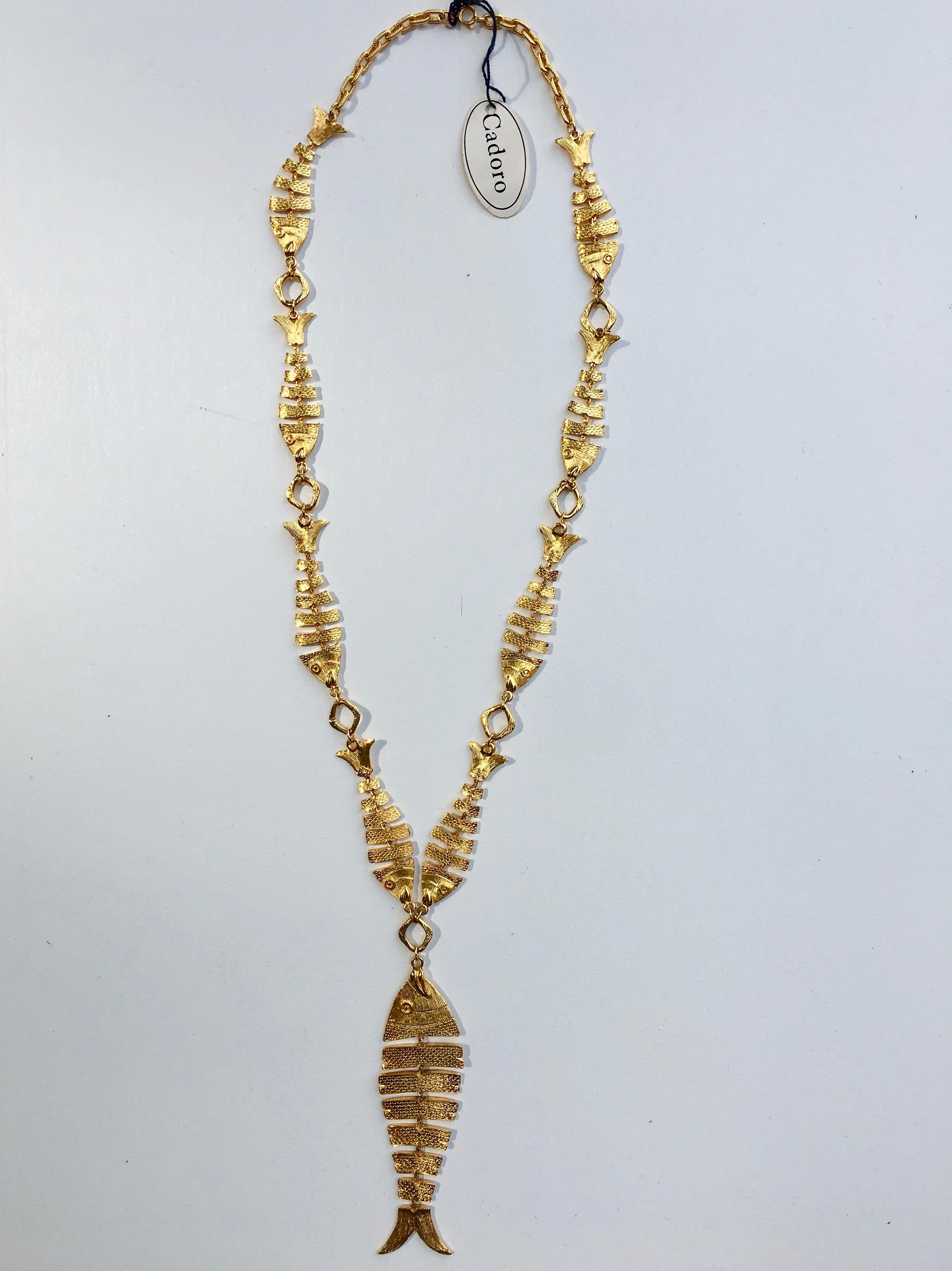 1970s Cadoro Goldtone Fish Necklace Original tags In Excellent Condition In Chicago, IL
