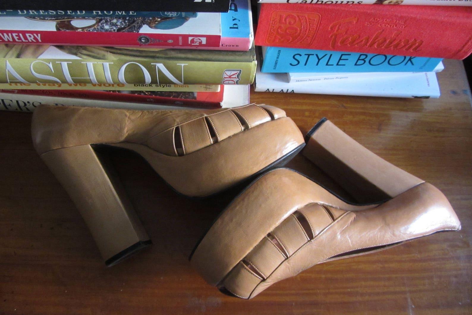 Camel Beige Leather Platform Heels, Circa 1970s For Sale 7