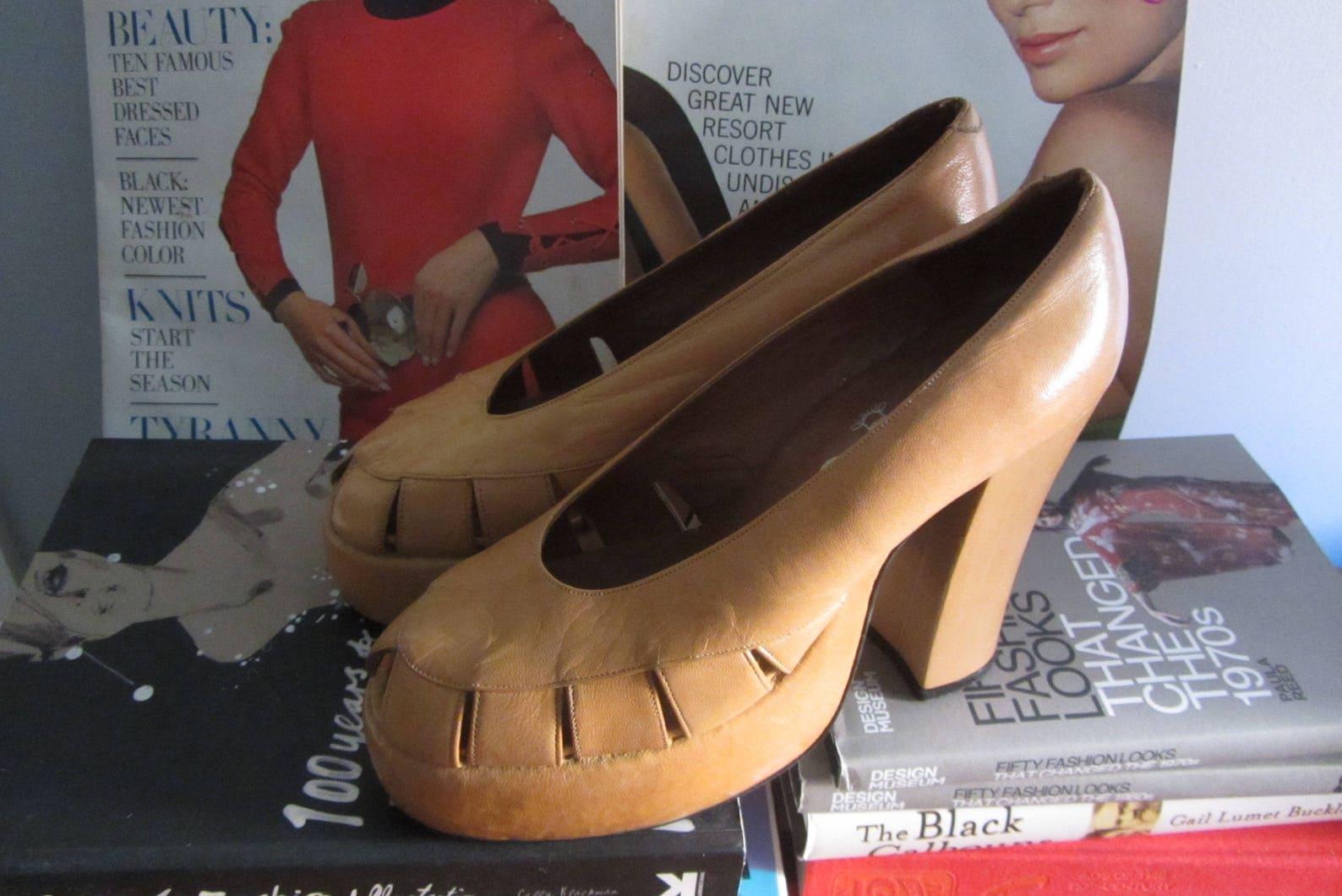 Camel Beige Leather Platform Heels, Circa 1970s In Good Condition In Brooklyn, NY