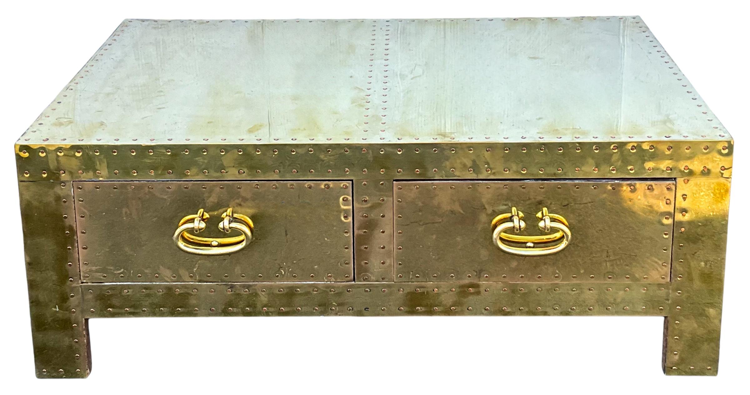 1970s Campaign Style Brass Trunk / Coffee Table By Sarreid Ltd. In Good Condition For Sale In Kennesaw, GA