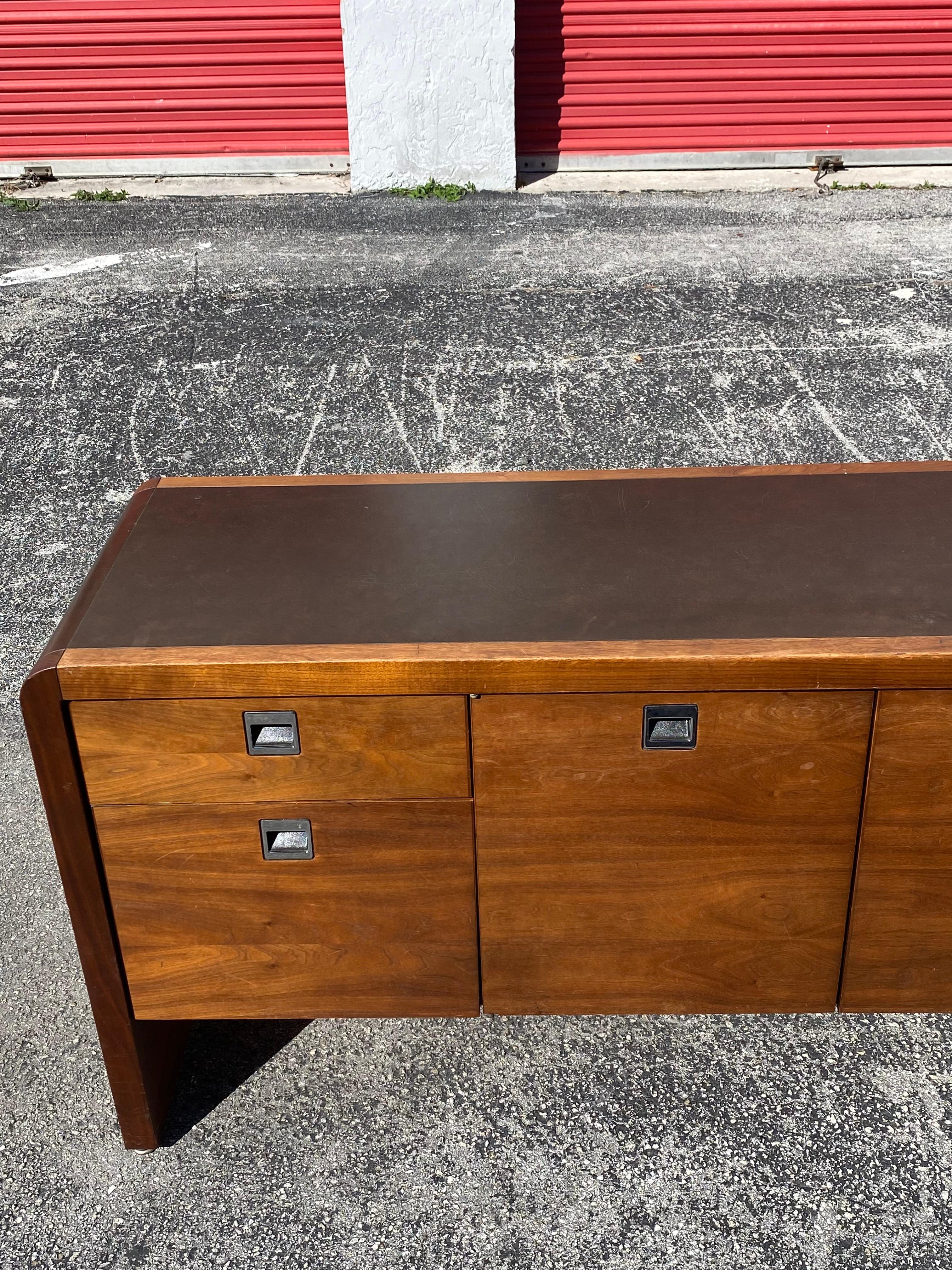 1970s Walnut Executive Campaign Waterfall Desk And Cabinet, Set of 2 For Sale 12