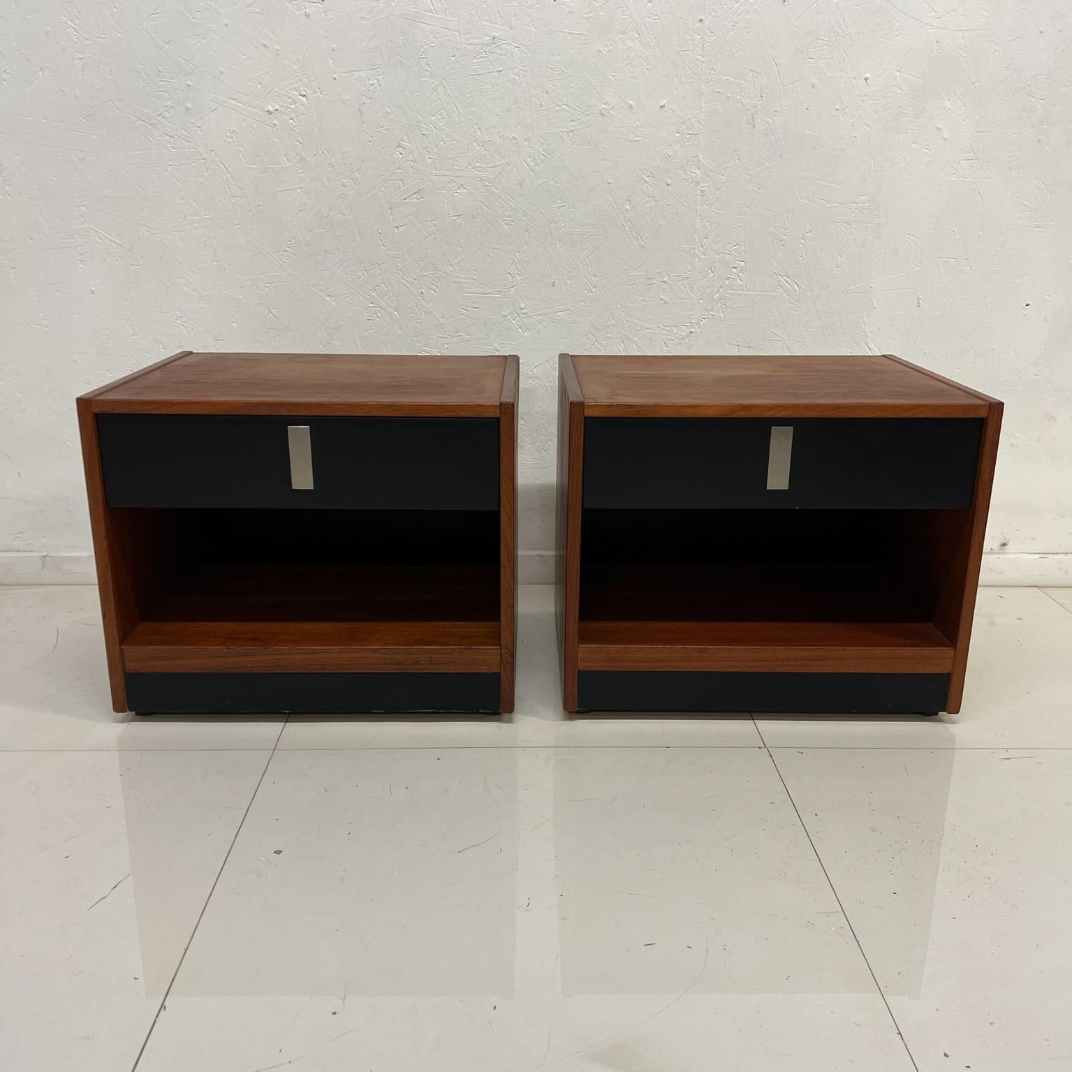 1970s from Canada Danish Mod teakwood nightstands modern cube pair
Stamped CANADA.
Solid structure, drawers function with ease.
Measures: 16.5 H x 20 W x 15.75 D drawer 17.25 W x 13.5 D x 3.25
Preowned original unrestored vintage condition.