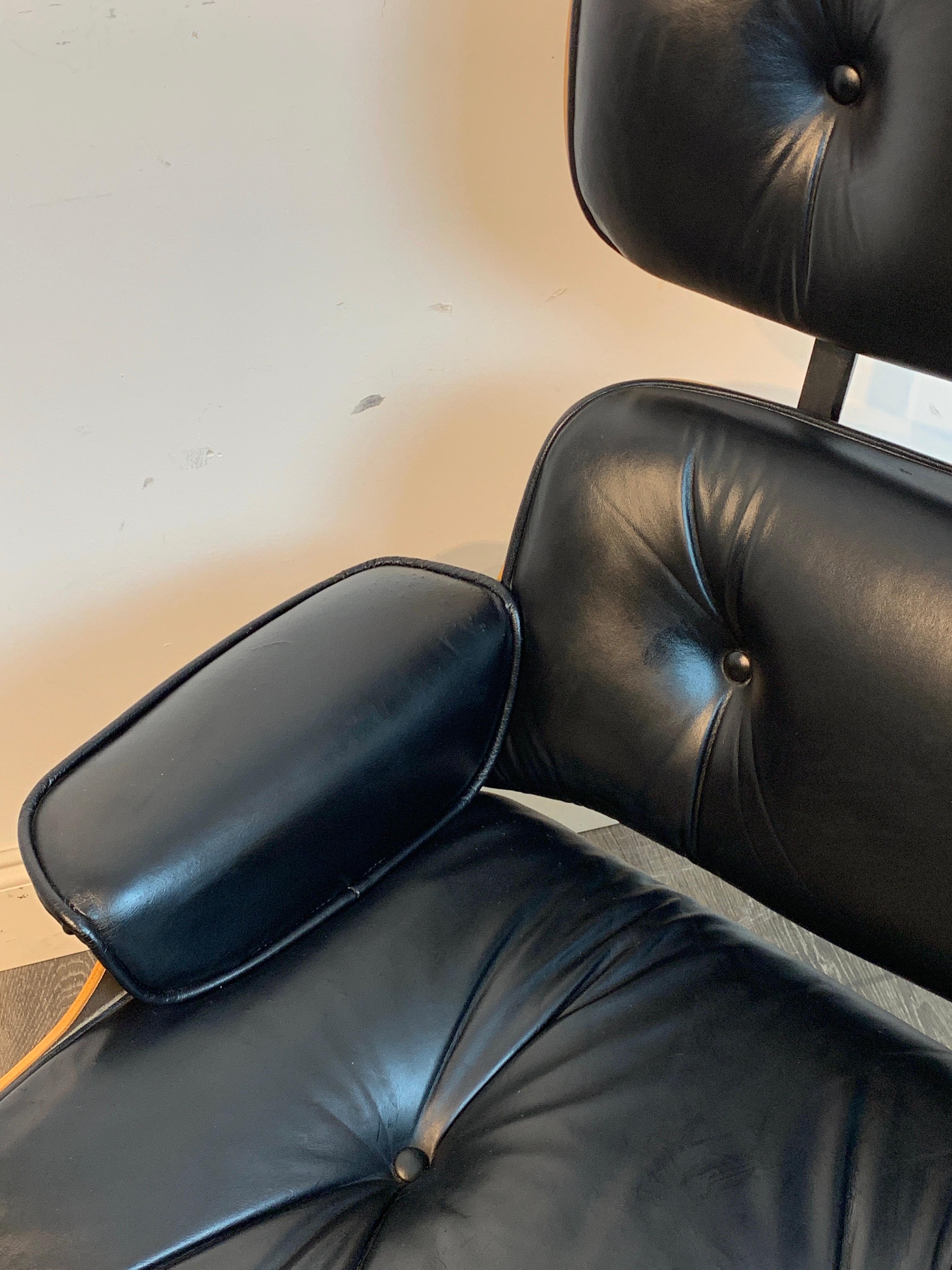 1970s Canadian Made Eames Style Lounge Chair and Ottoman, by Northfield For Sale 6