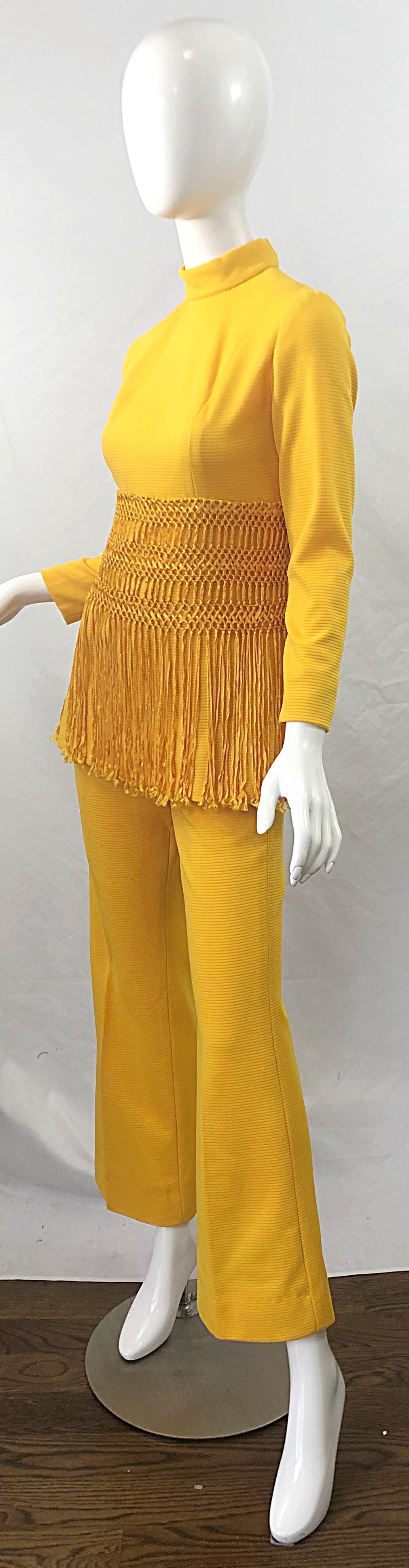 1970s Canary Yellow Fringe Vintage Knit Tunic Top + 70s Bell Bottom Flared Pants In Good Condition In San Diego, CA