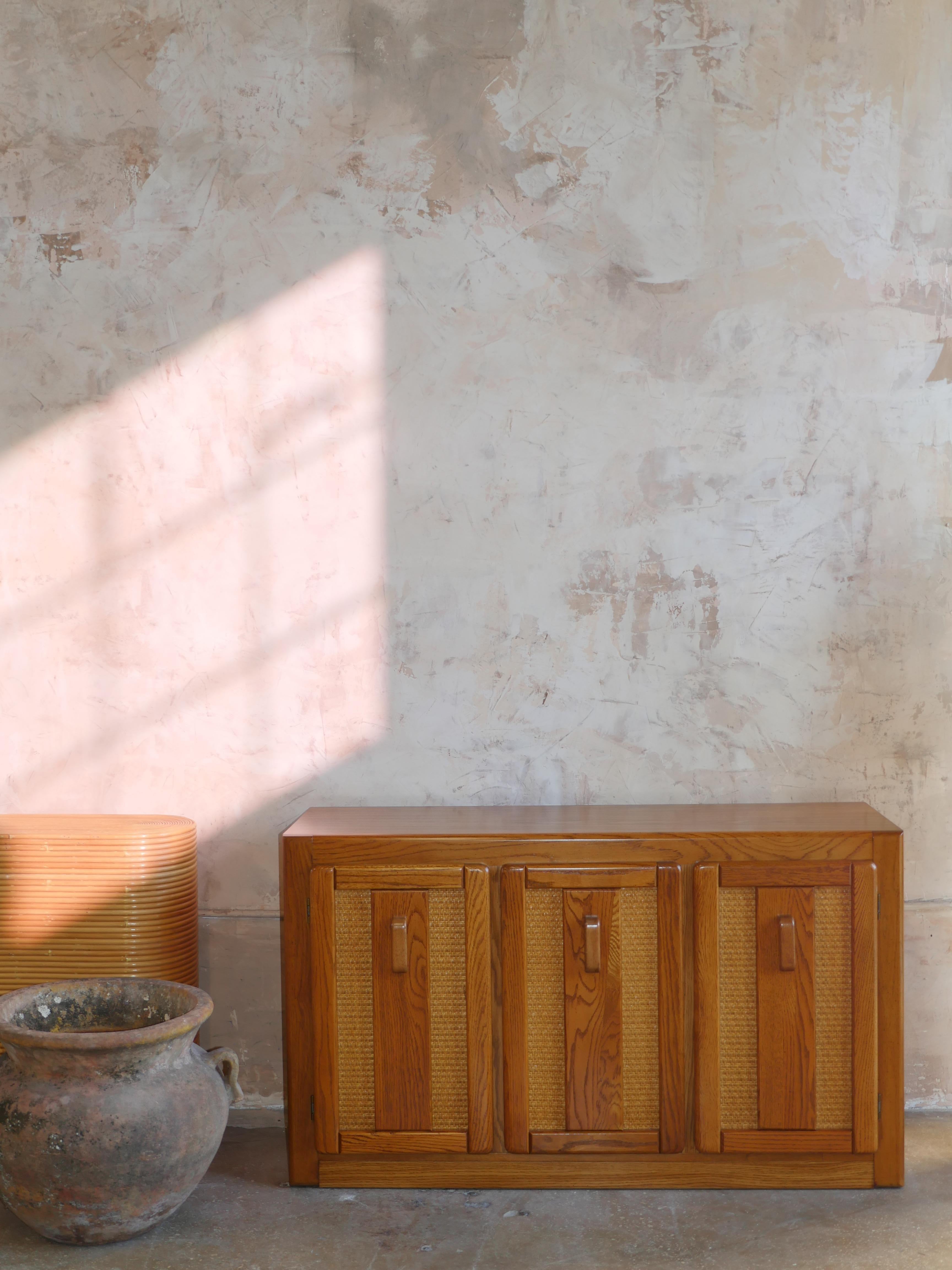 1970s, Cane and Oak Wood Mid-Century Sideboard In Good Condition For Sale In Miami, FL